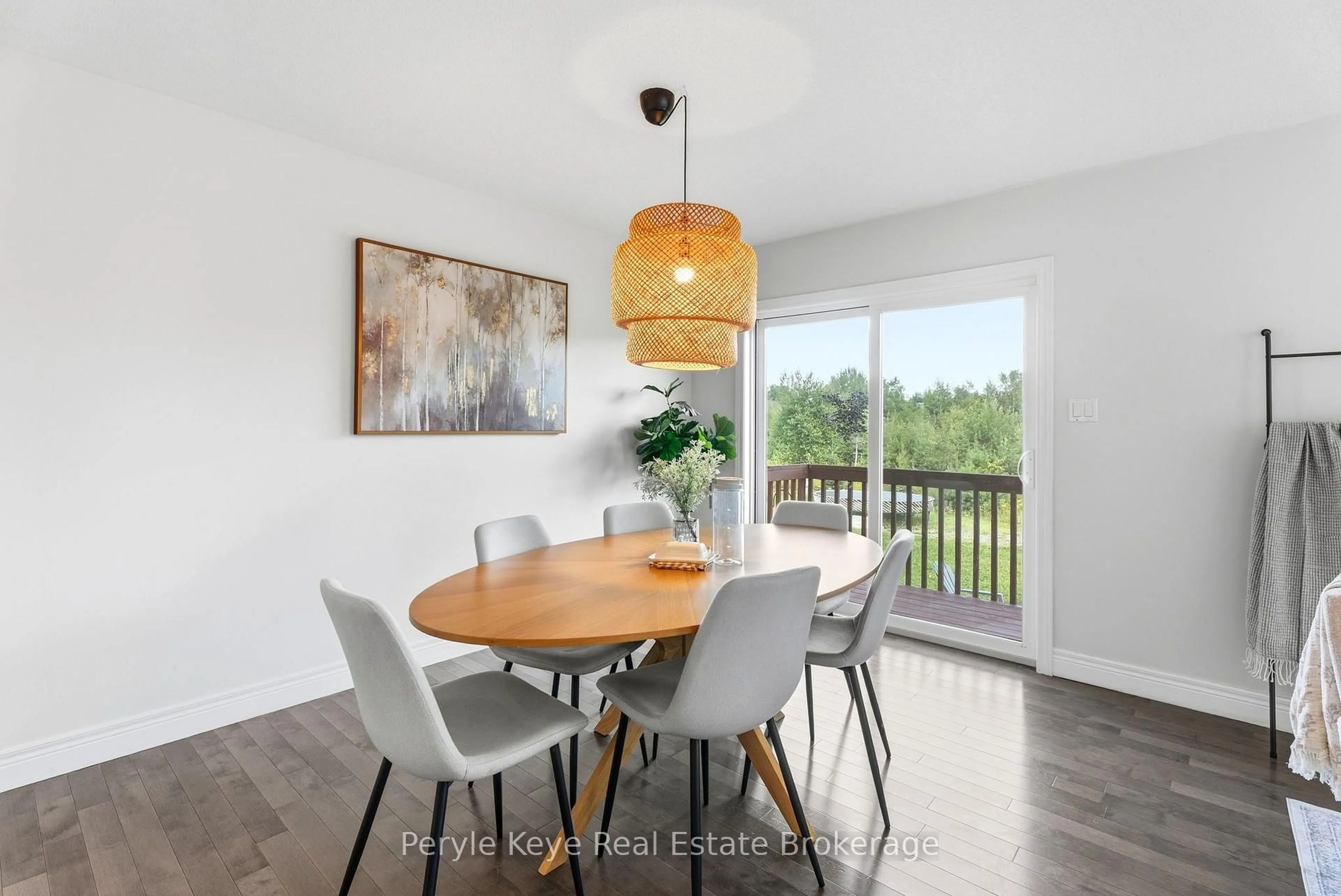 Dining room, wood/laminate floor for 81 Douglas Dr, Bracebridge Ontario P1L 0L3