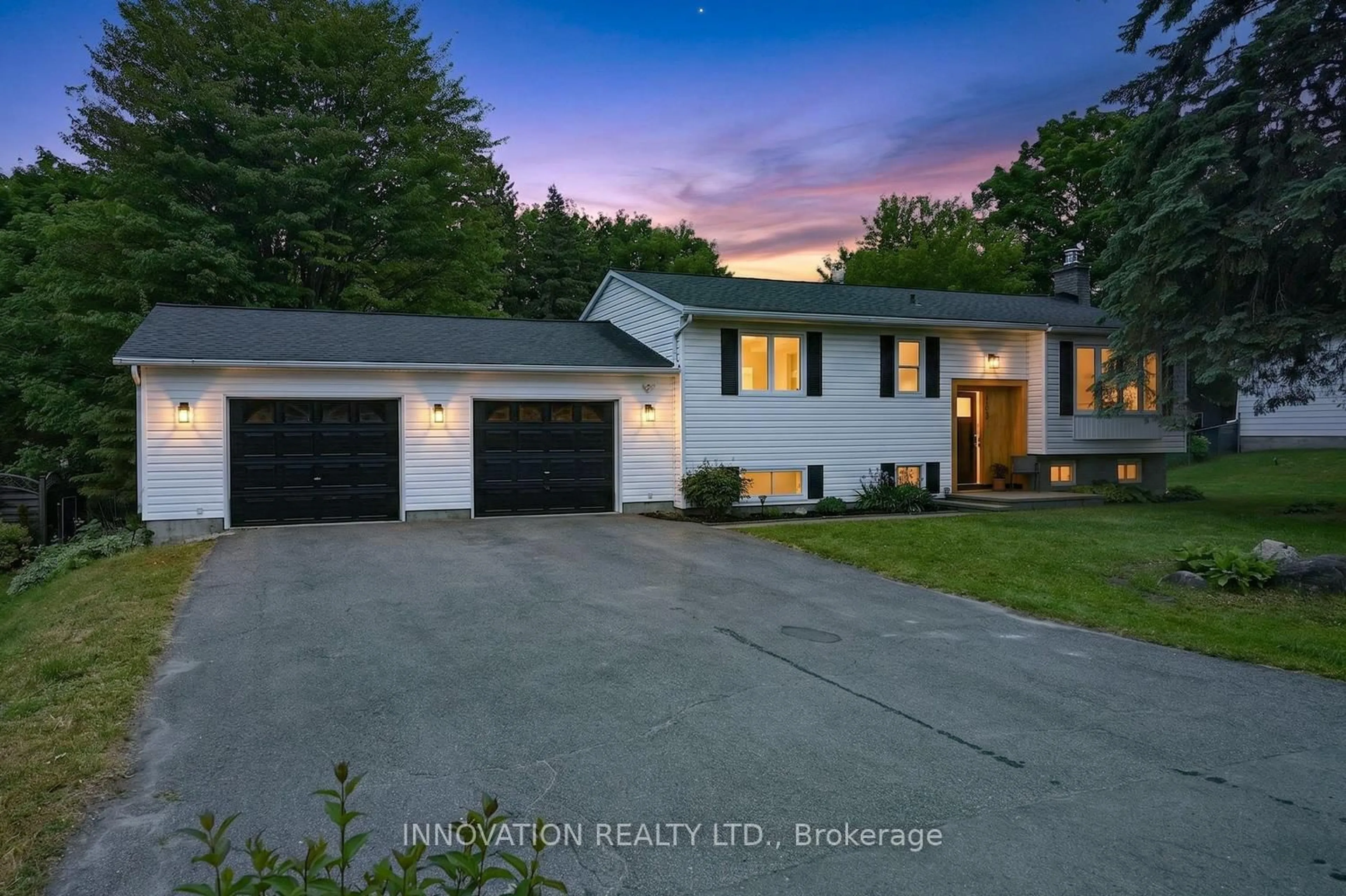 A pic from outside/outdoor area/front of a property/back of a property/a pic from drone, unknown for 6535 Rideau Valley Dr, Manotick Ontario K4M 1B3