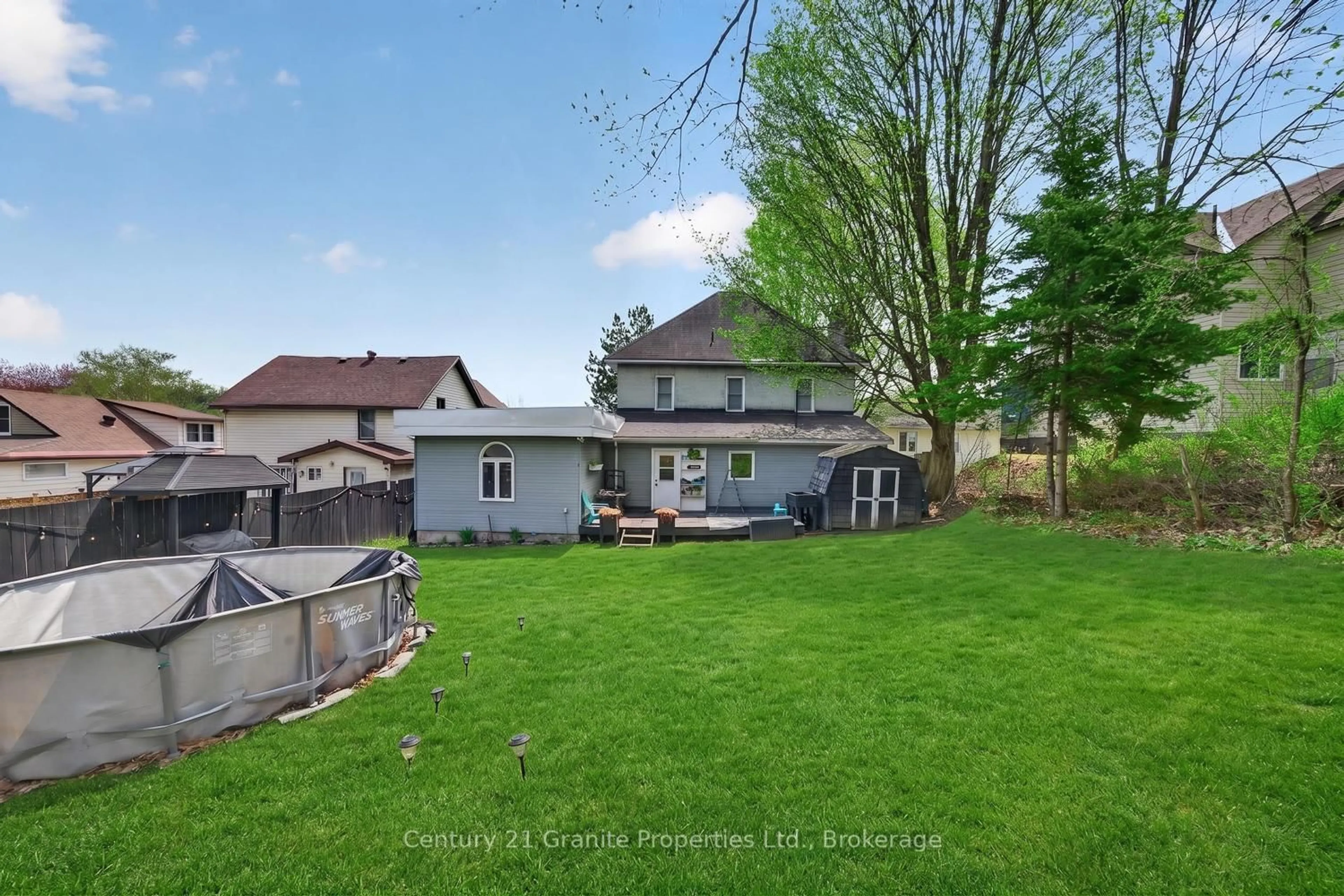 A pic from outside/outdoor area/front of a property/back of a property/a pic from drone, street for 50 William St, Parry Sound Ontario P2A 1V1