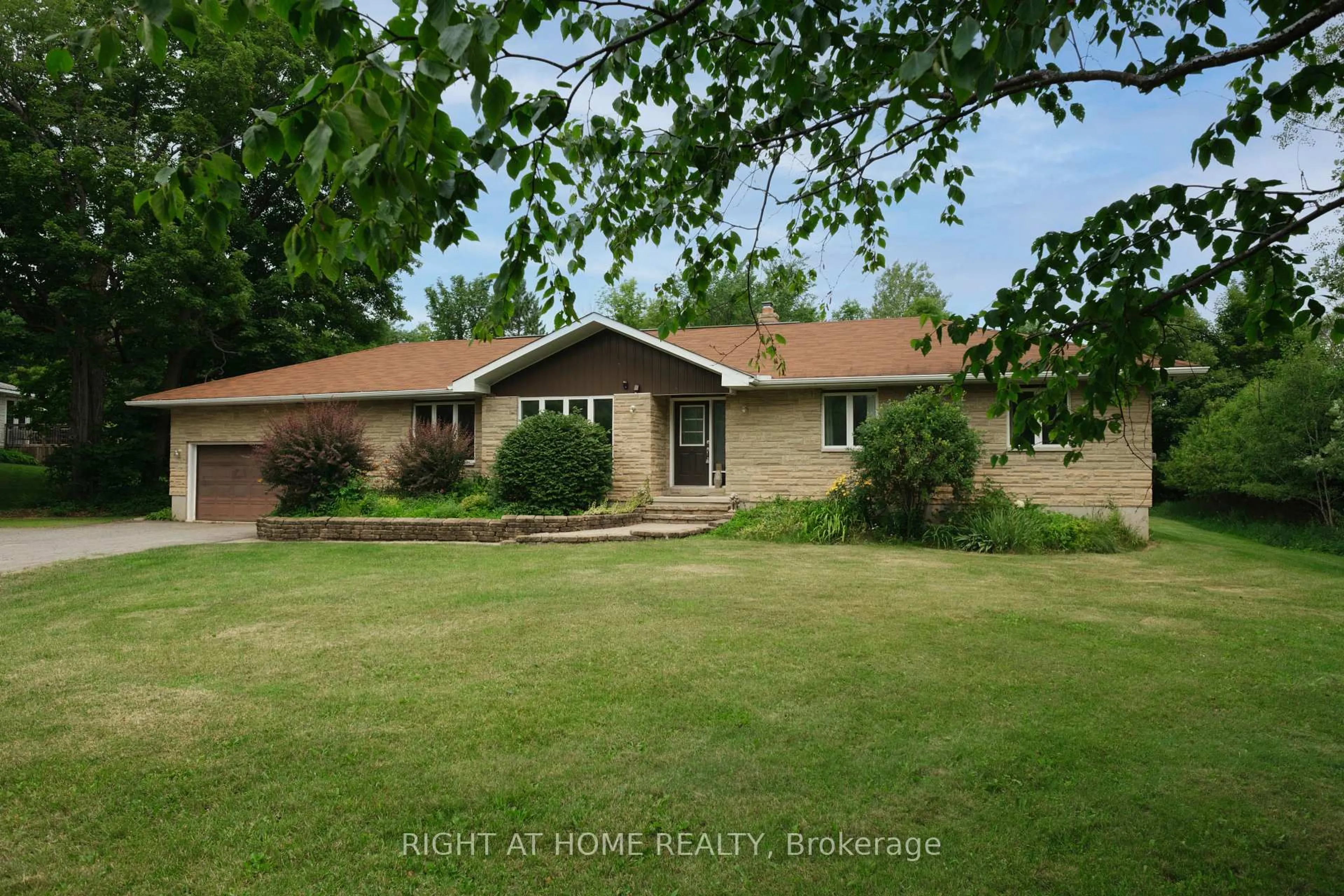 A pic from outside/outdoor area/front of a property/back of a property/a pic from drone, street for 306 Lynx Hollow Dr, Pakenham Ontario K0A 2X0