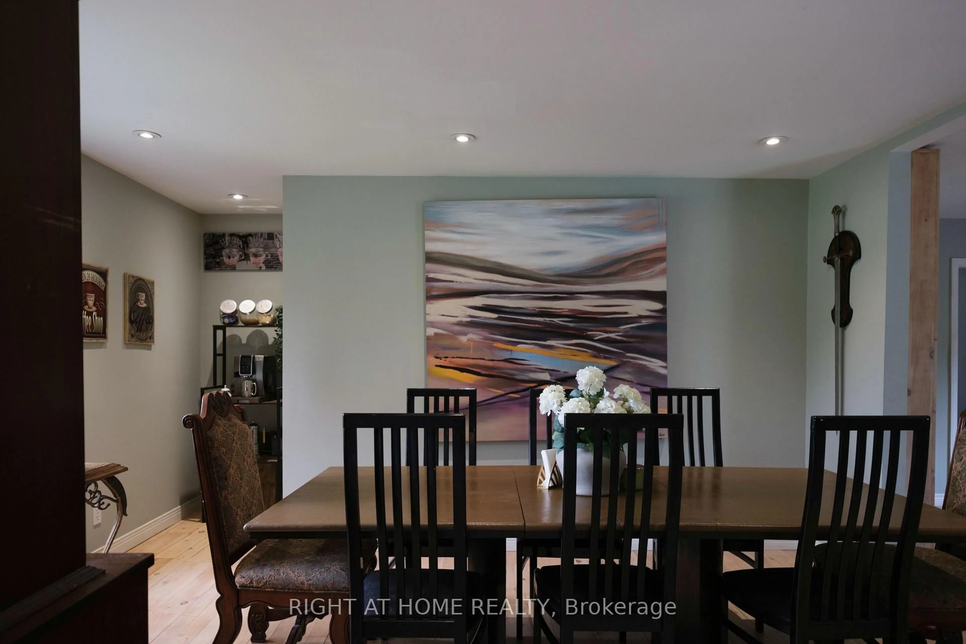 Dining room, wood/laminate floor for 306 Lynx Hollow Dr, Pakenham Ontario K0A 2X0