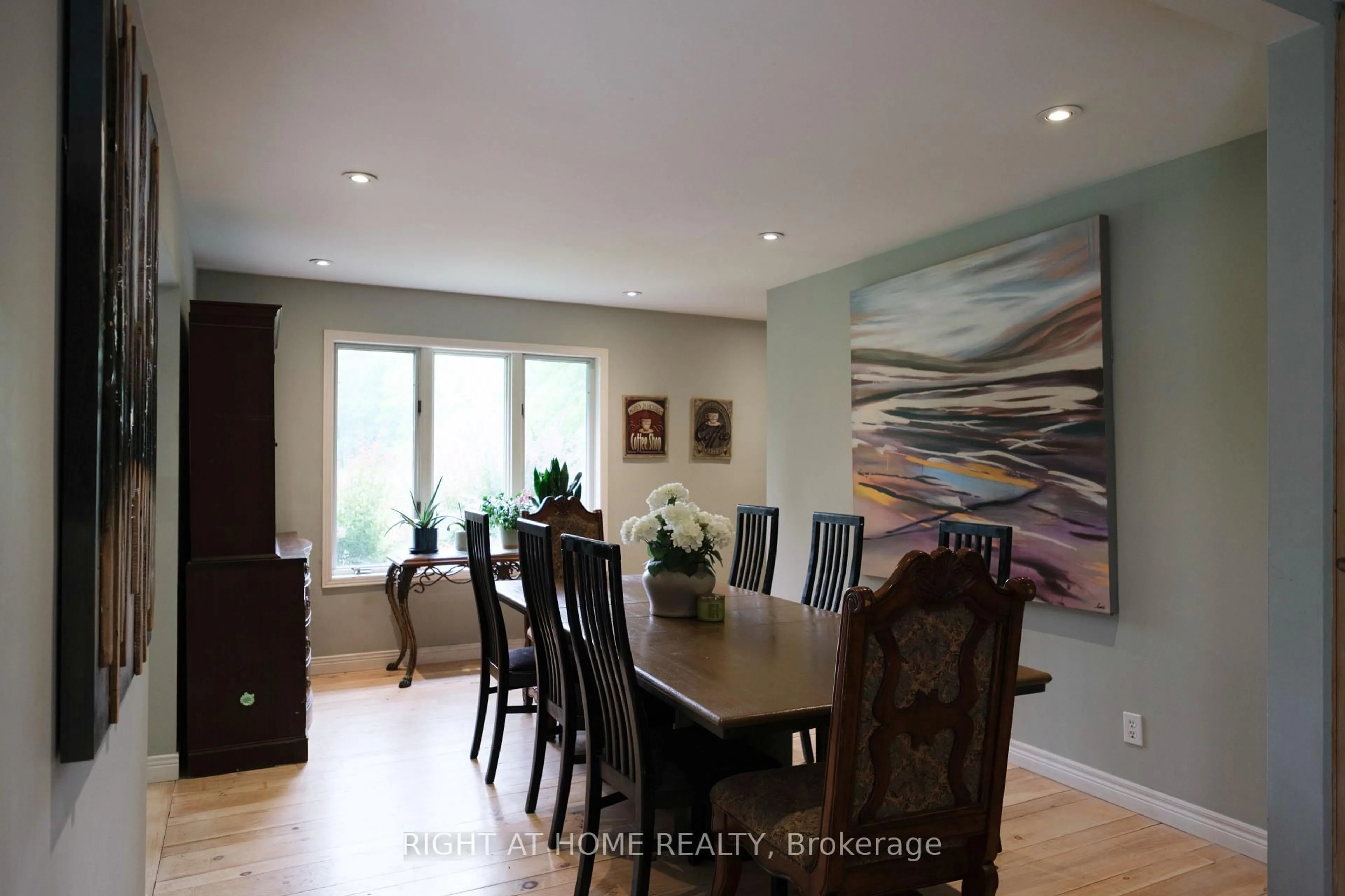 Dining room, wood/laminate floor for 306 Lynx Hollow Dr, Pakenham Ontario K0A 2X0
