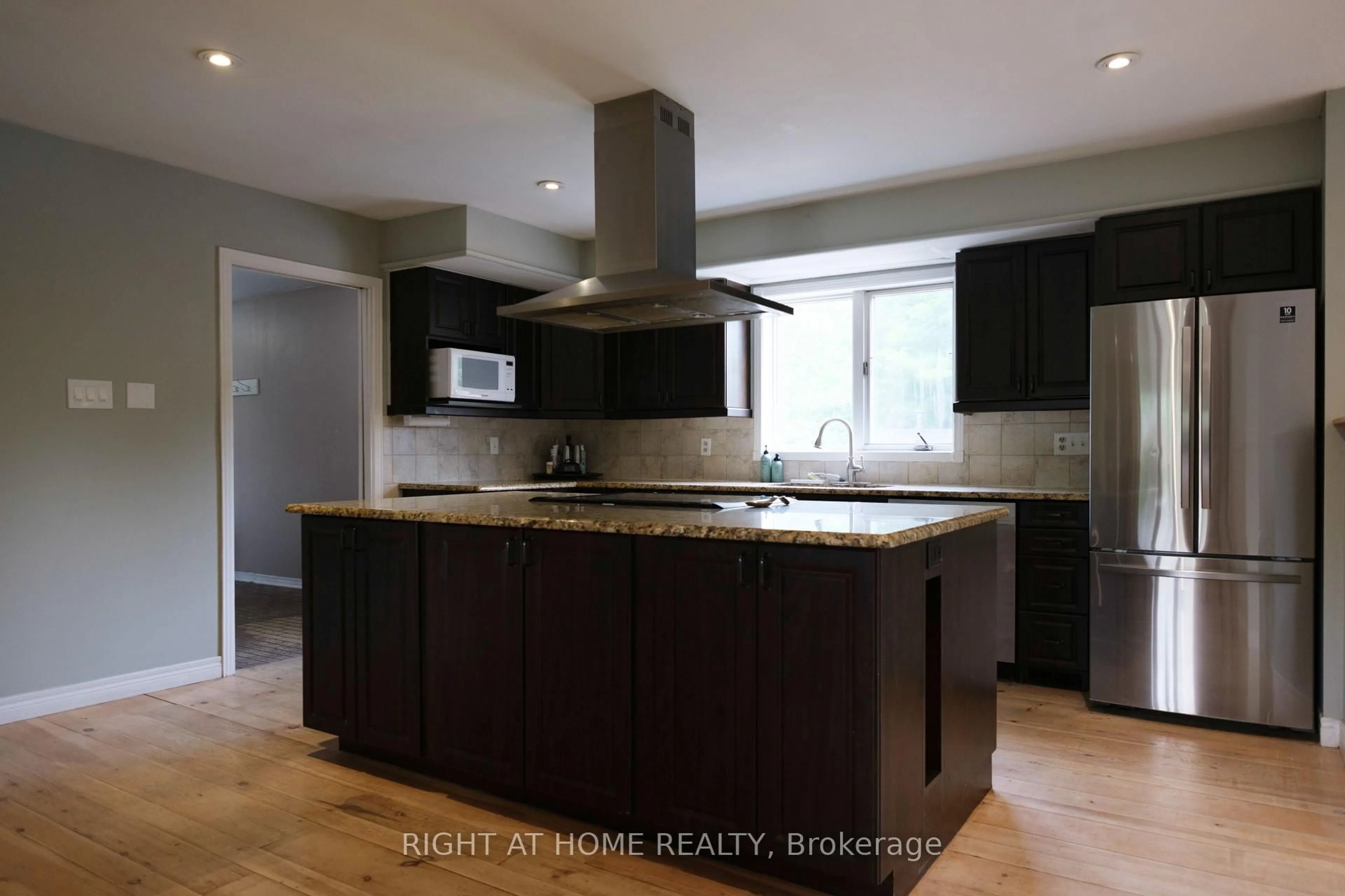 Open concept kitchen, unknown for 306 Lynx Hollow Dr, Pakenham Ontario K0A 2X0