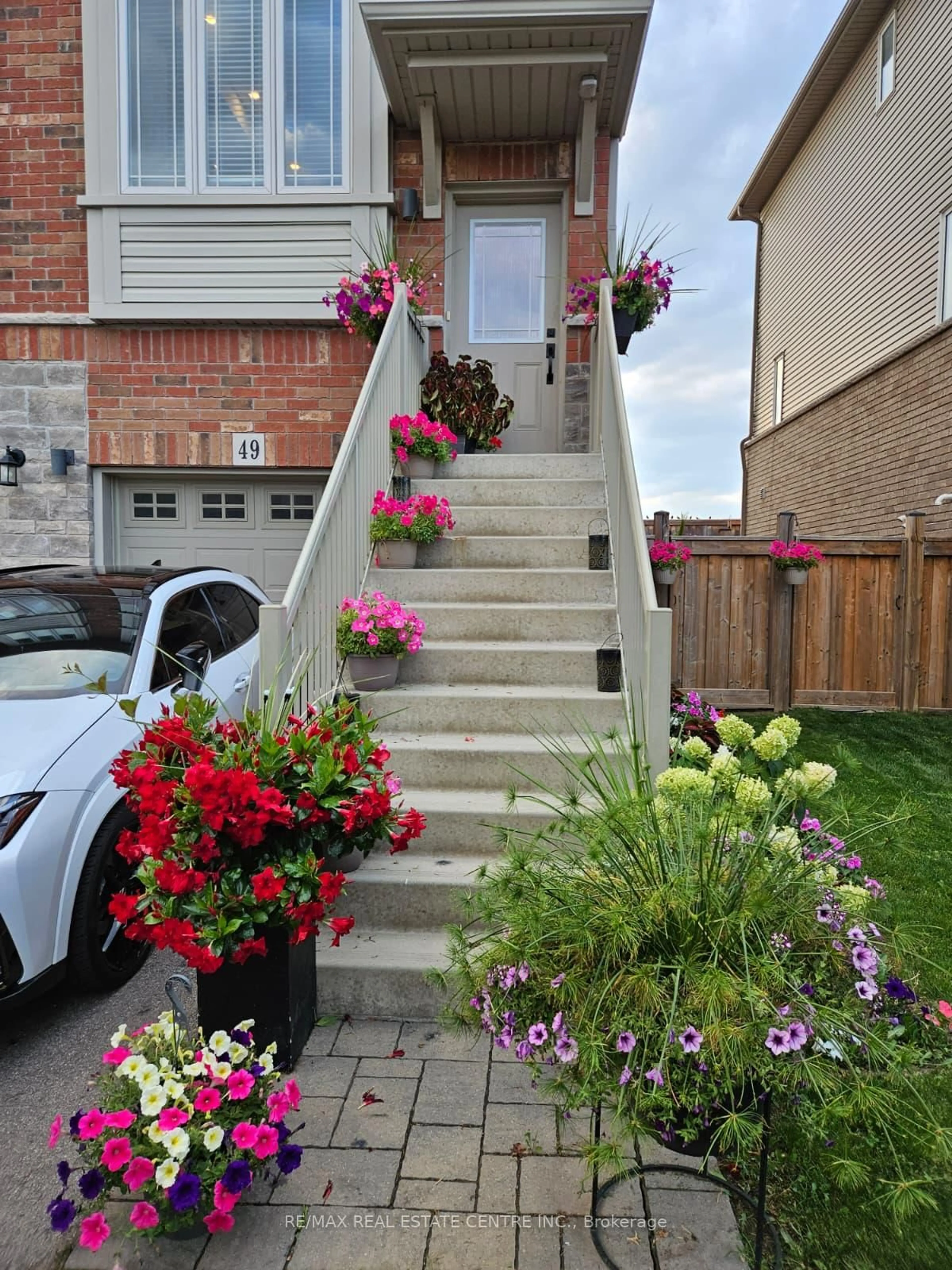 Stairs for 49 Edenrock Dr, Hamilton Ontario L8E 0G6