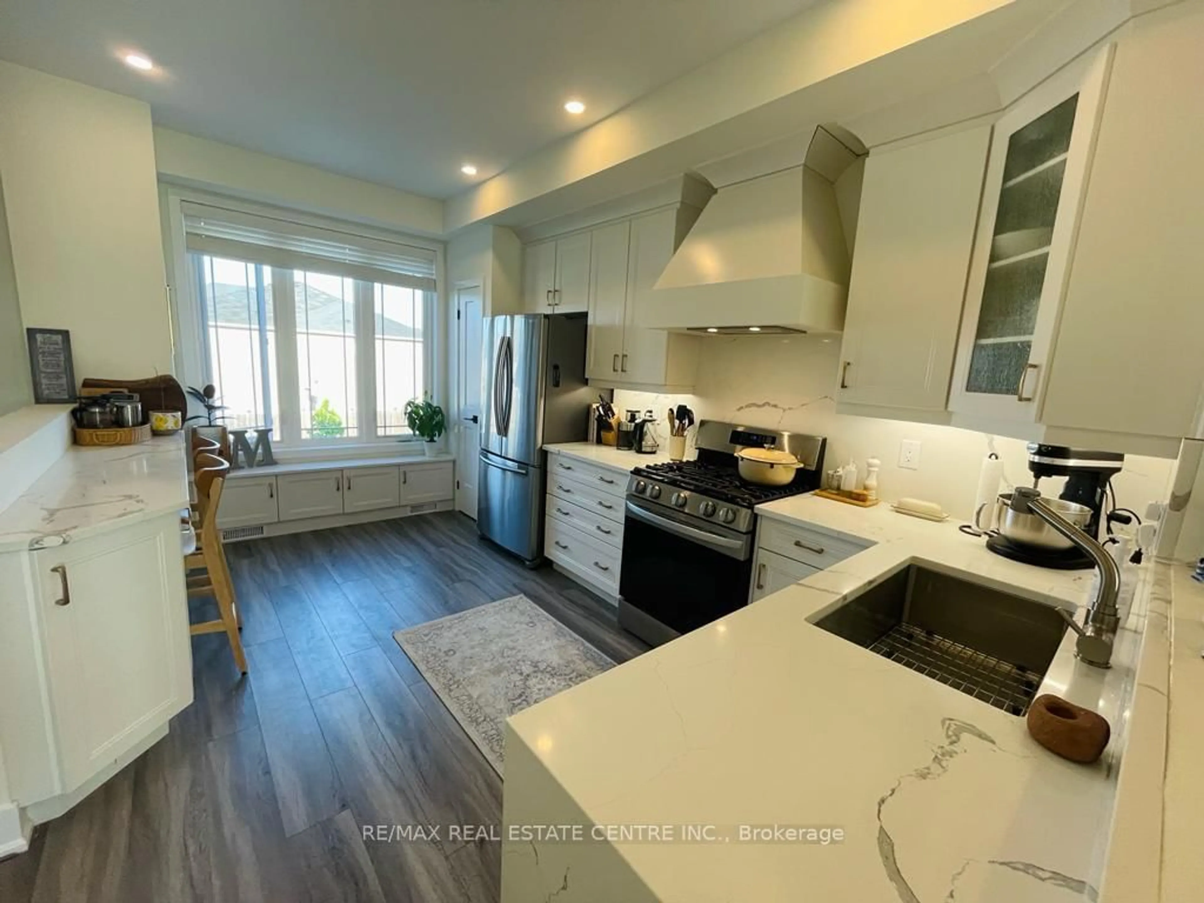 Open concept kitchen, unknown for 49 Edenrock Dr, Hamilton Ontario L8E 0G6