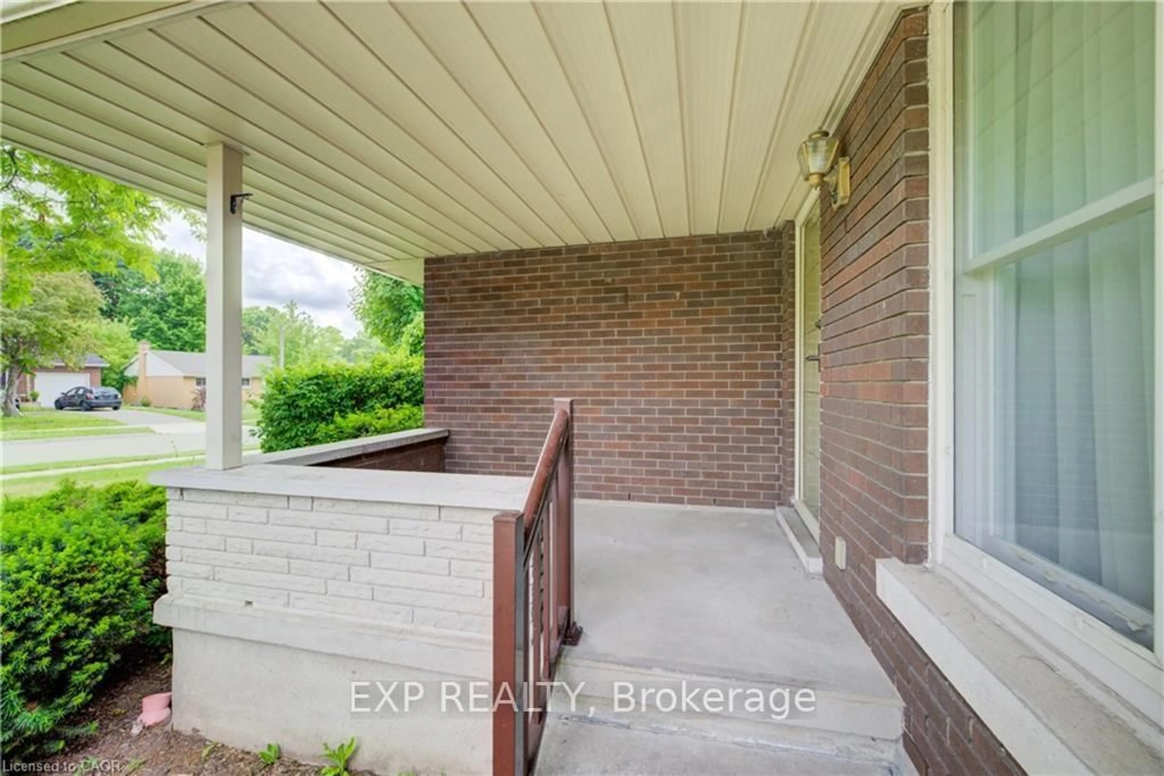 Indoor entryway for 244 Royal St, Waterloo Ontario N2J 2J2
