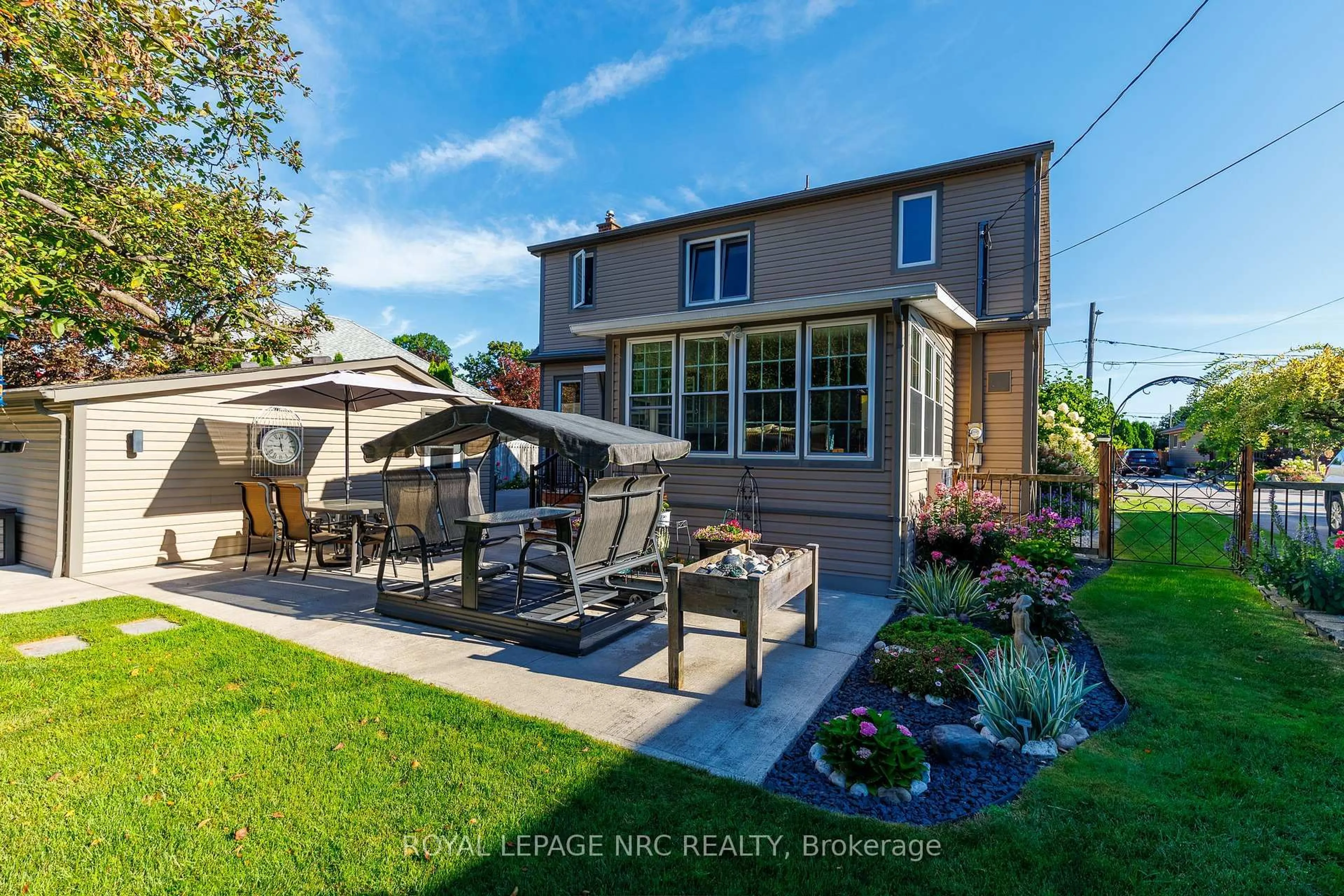 Patio, street for 7 Philpark Rd, St. Catharines Ontario L2N 4E4
