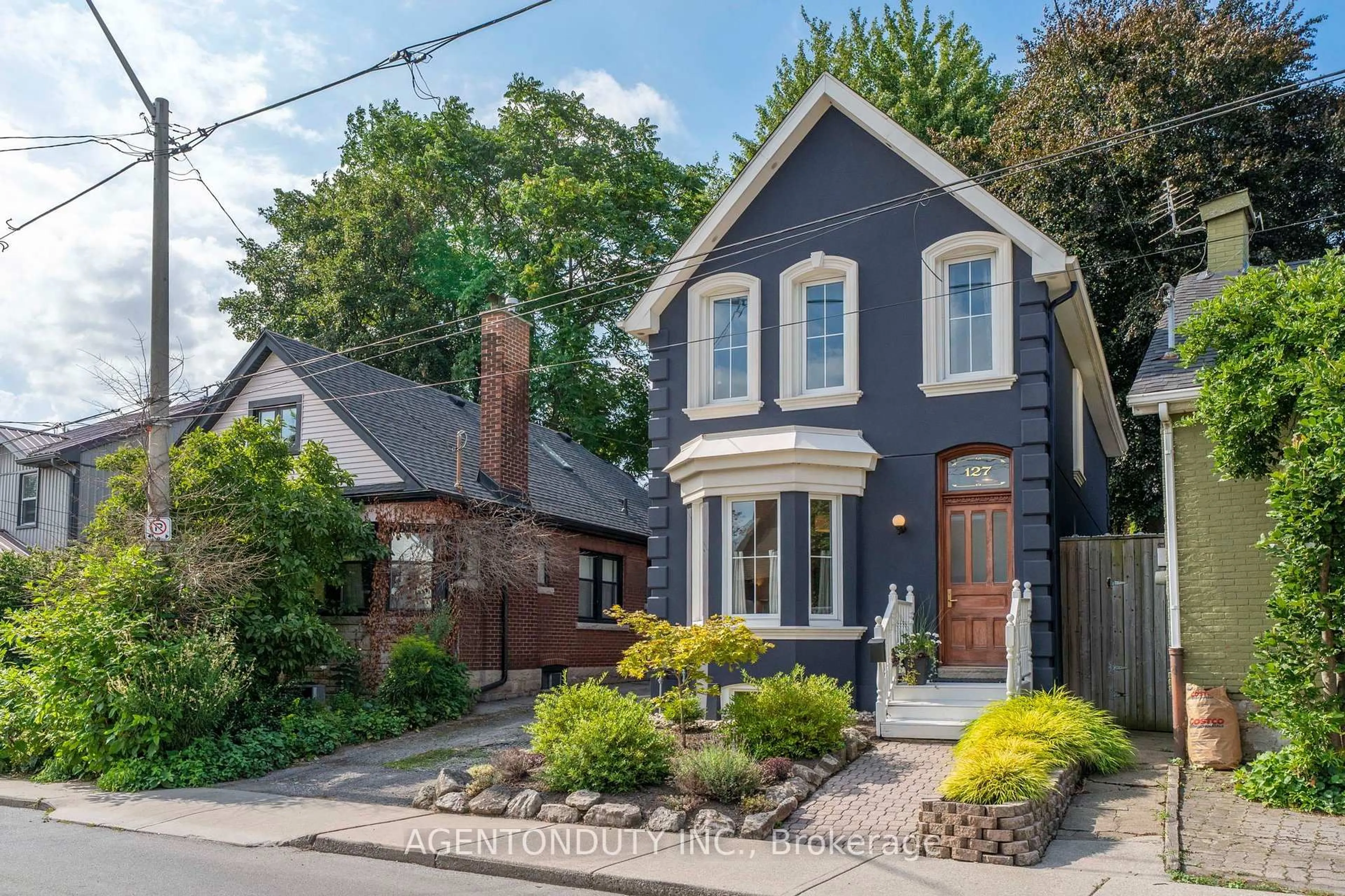 Home with brick exterior material, street for 127 Peter St, Hamilton Ontario L8R 1T7