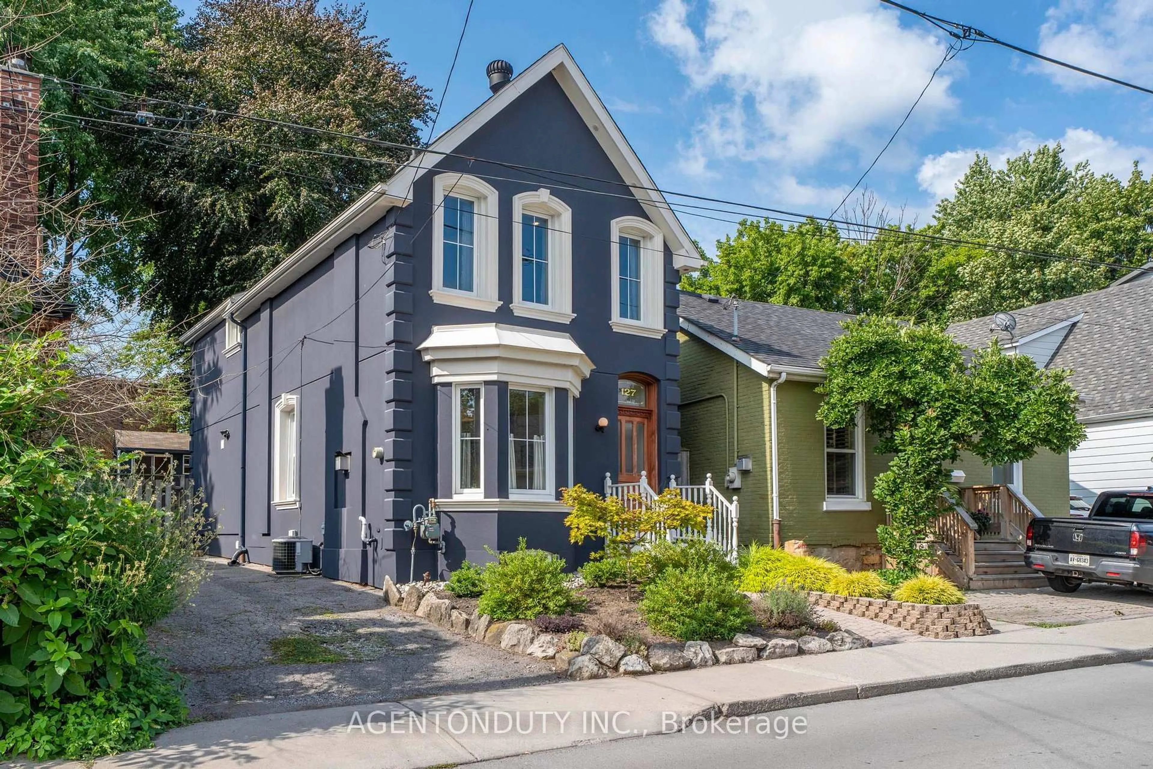 Unknown for 127 Peter St, Hamilton Ontario L8R 1T7