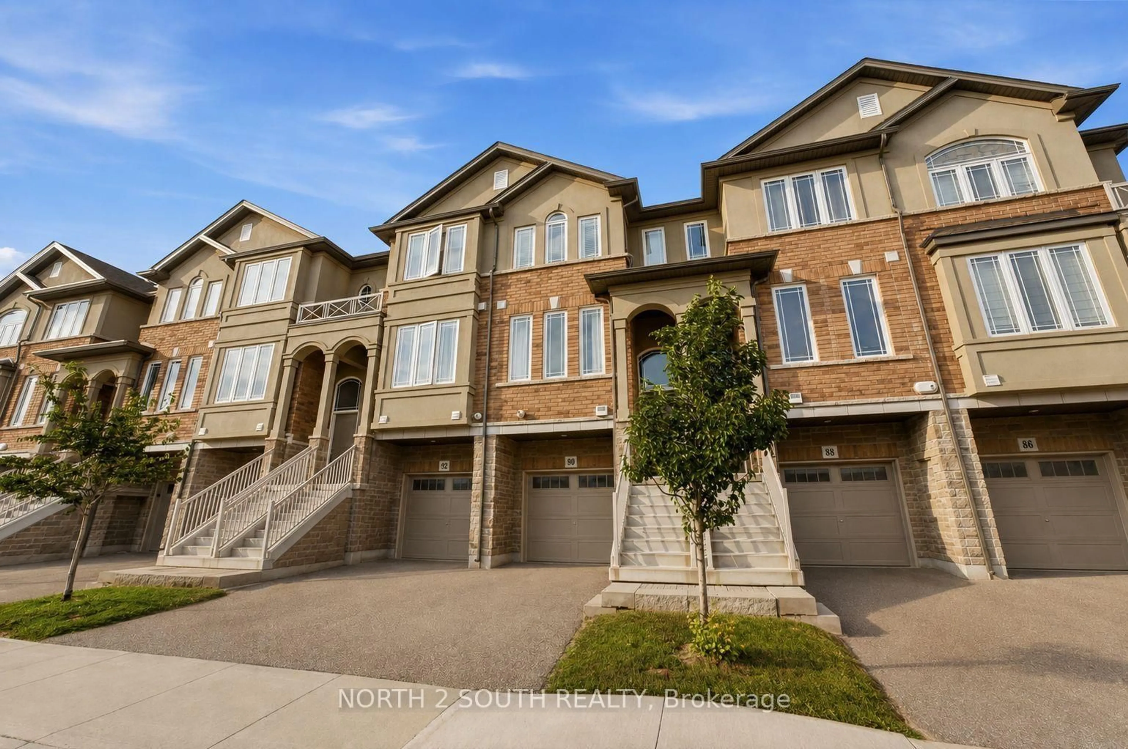A pic from outside/outdoor area/front of a property/back of a property/a pic from drone, street for 90 Laguna Village Cres, Hamilton Ontario L0R 1P0