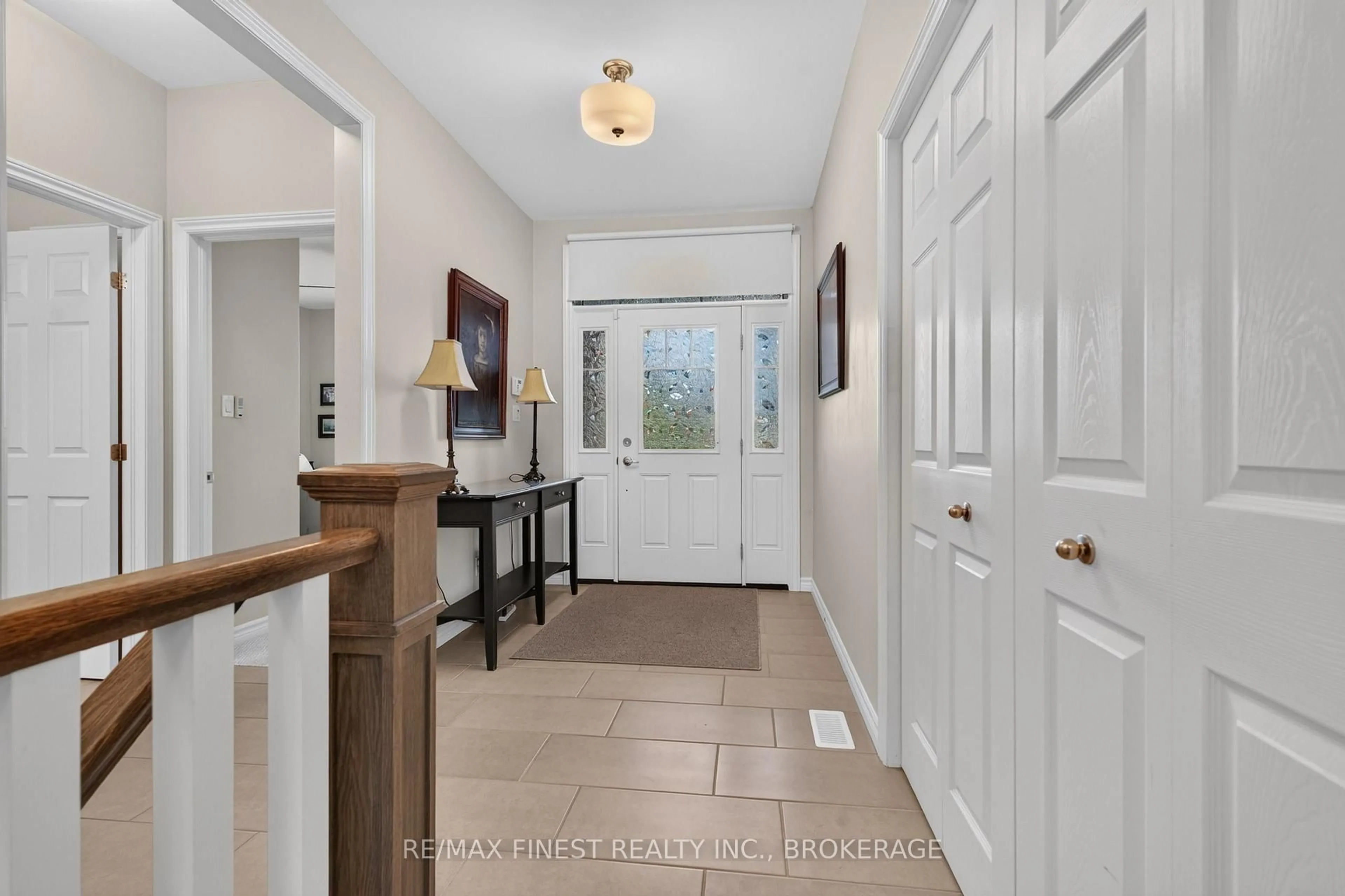 Indoor entryway for 800 Augusta Dr, Kingston Ontario K7P 0E3