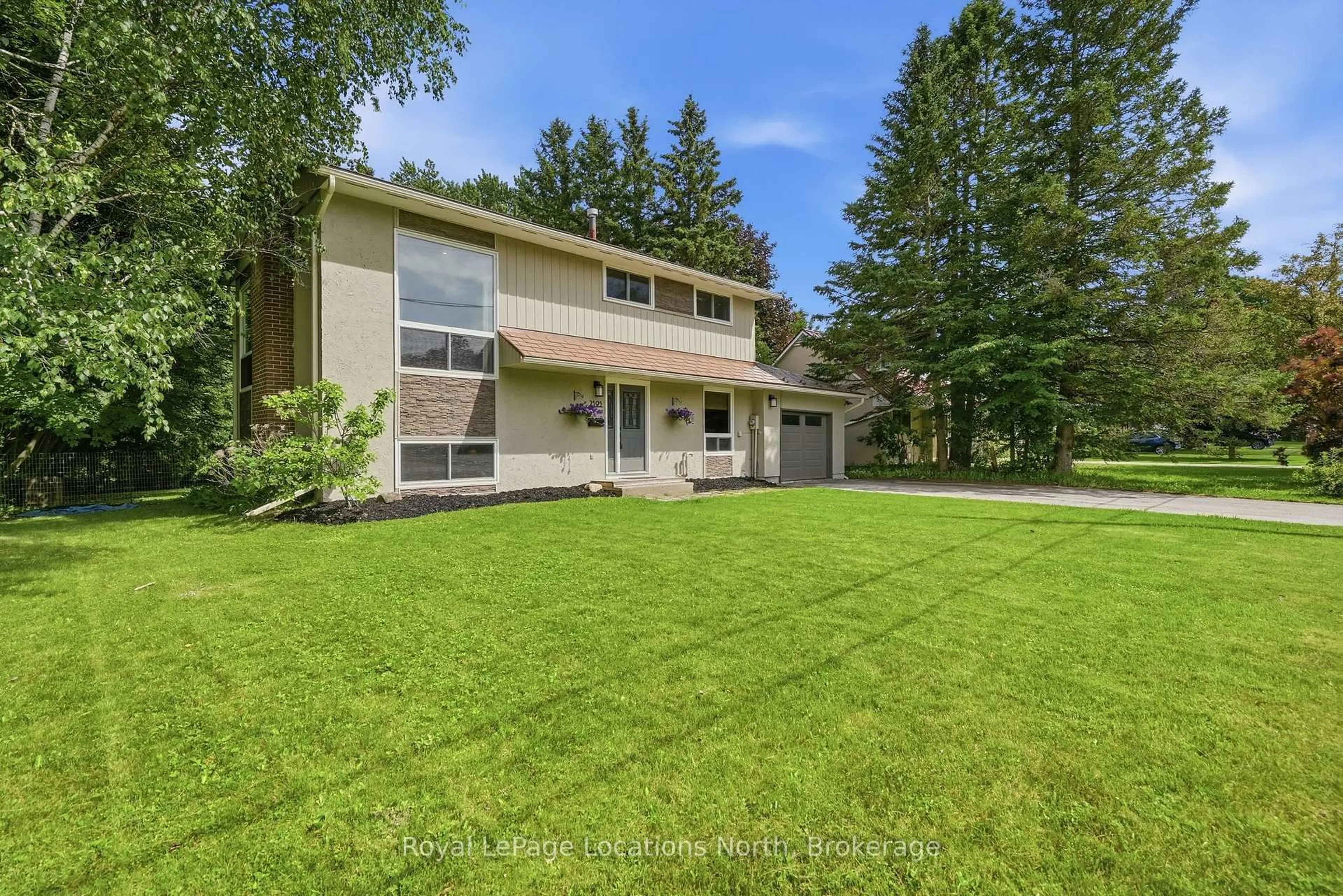 A pic from outside/outdoor area/front of a property/back of a property/a pic from drone, unknown for 2595 6th Ave, Owen Sound Ontario N4K 5J7