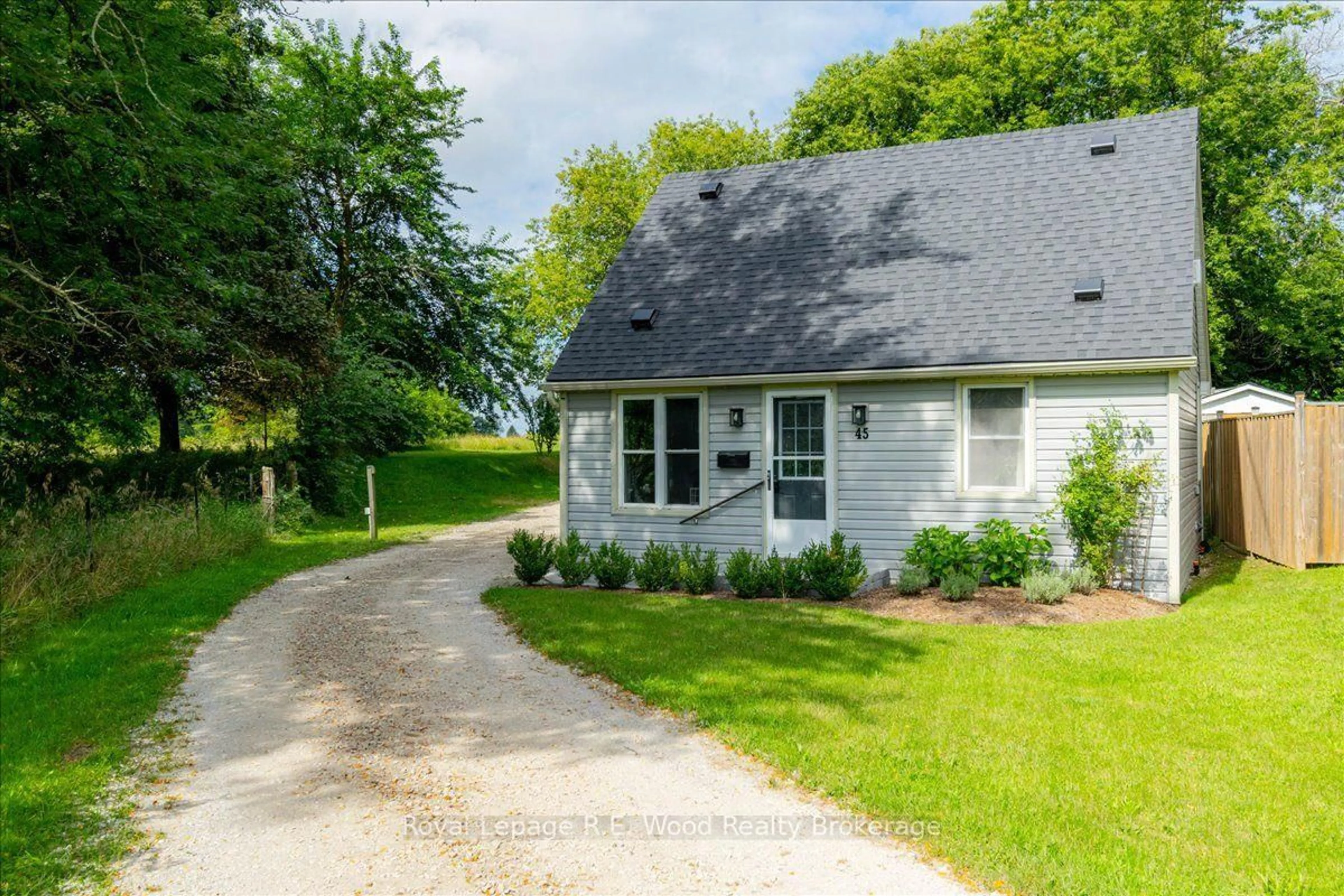 A pic from outside/outdoor area/front of a property/back of a property/a pic from drone, street for 45 3rd Conc Rd NTR Rd, Norfolk Ontario N4G 2T3