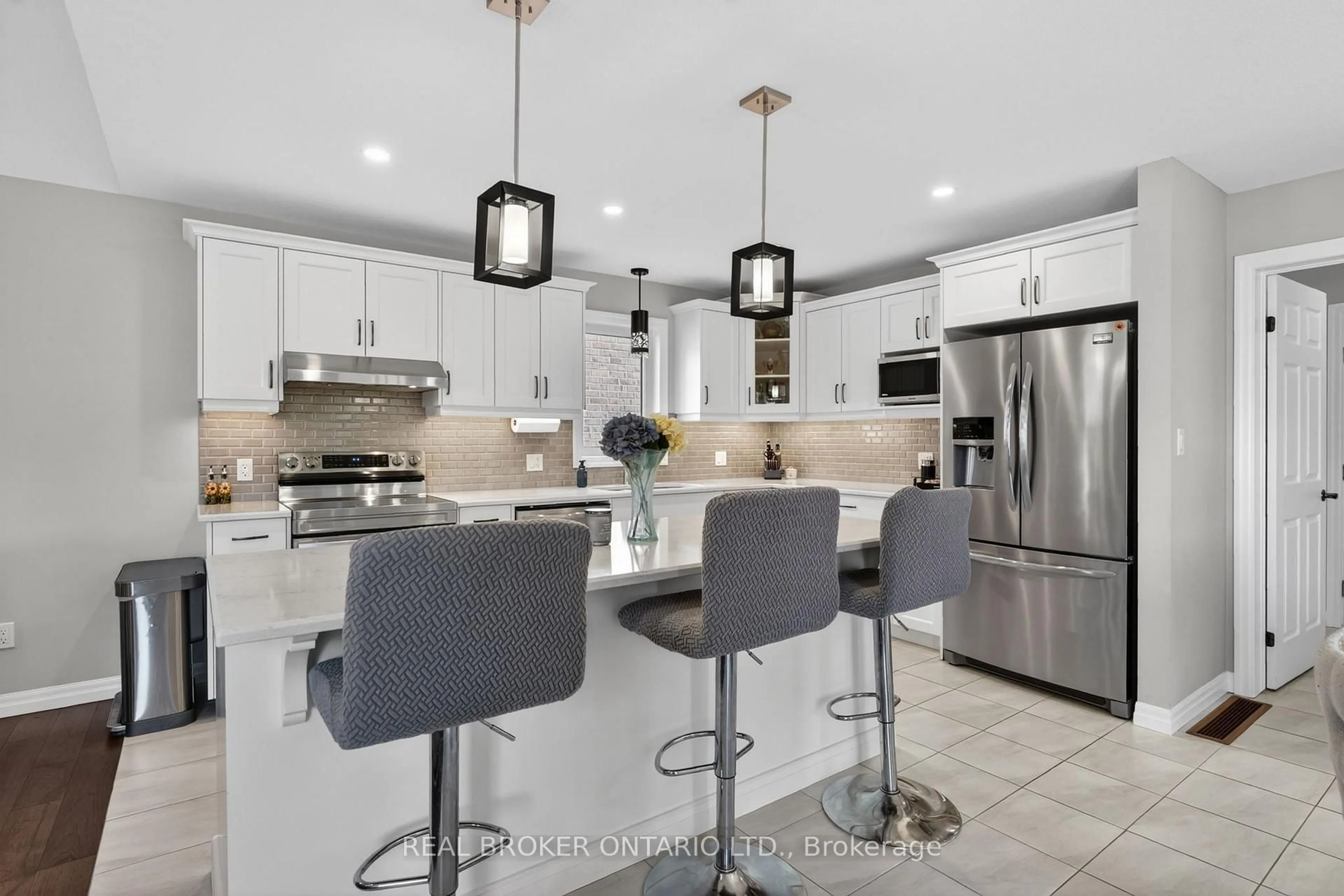 Open concept kitchen, ceramic/tile floor for 48 Curren Cres, Tillsonburg Ontario N4G 0J3