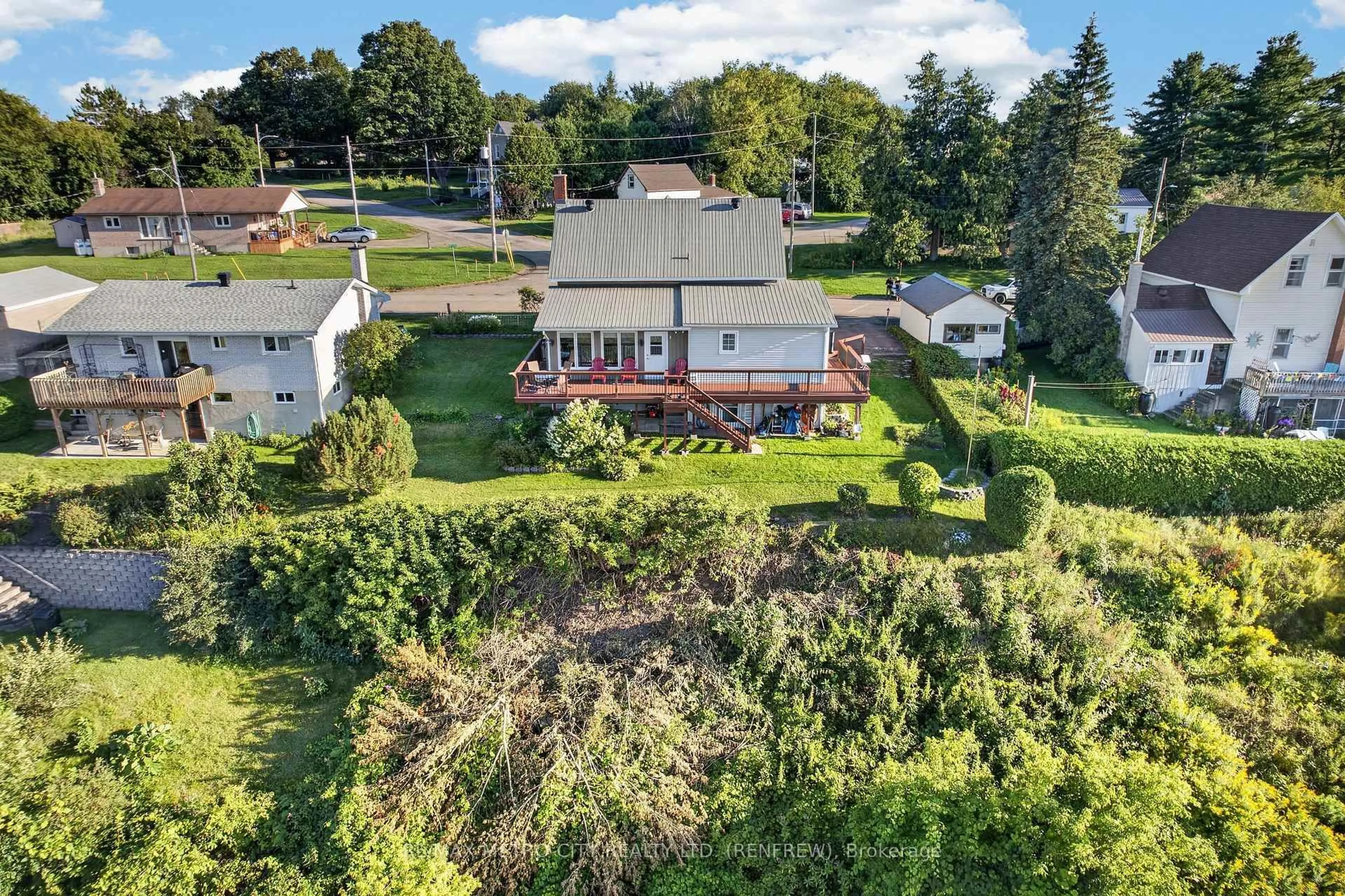 A pic from outside/outdoor area/front of a property/back of a property/a pic from drone, unknown for 293 Queen St, Eganville Ontario K0J 1T0