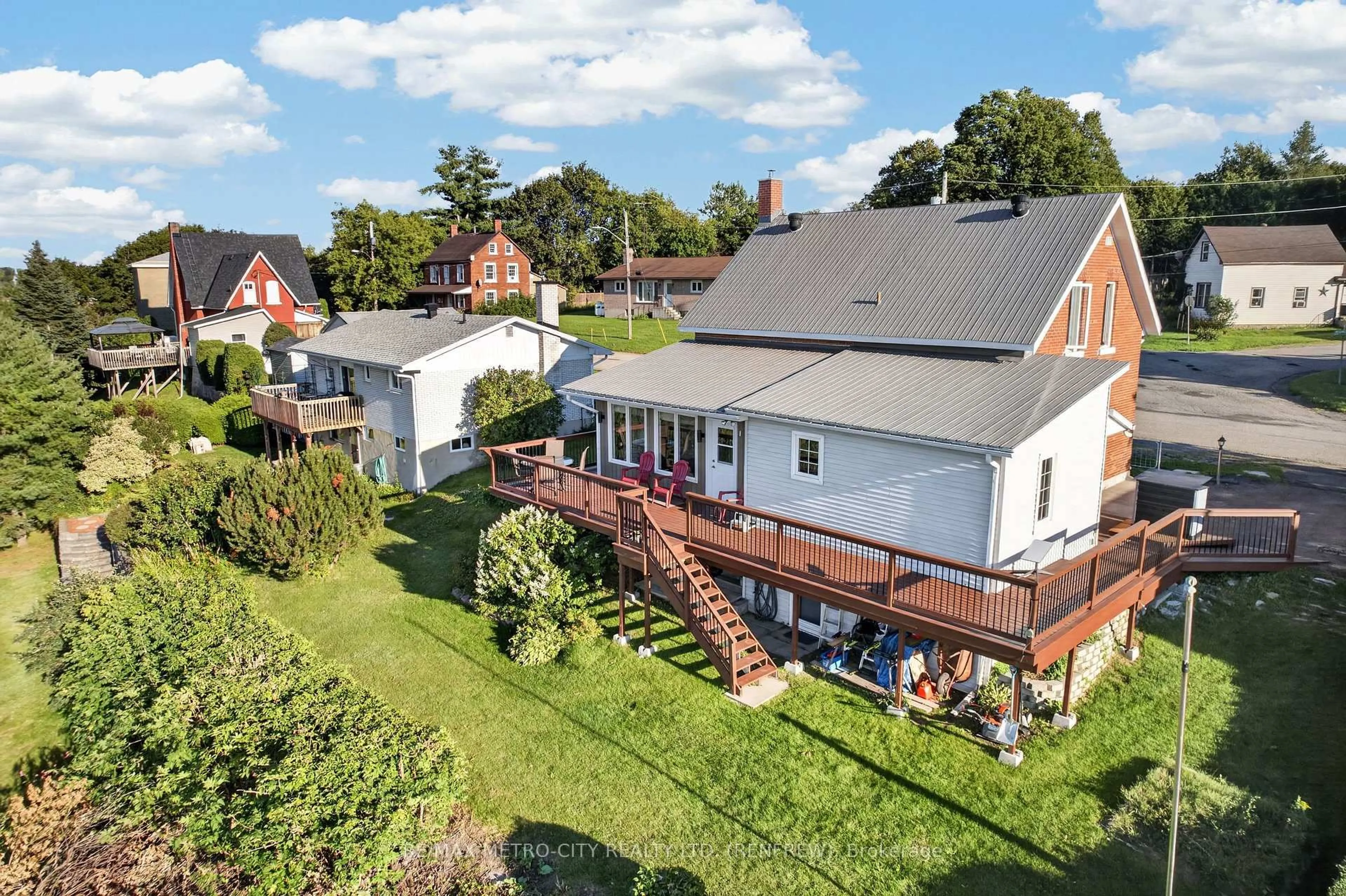 A pic from outside/outdoor area/front of a property/back of a property/a pic from drone, street for 293 Queen St, Eganville Ontario K0J 1T0