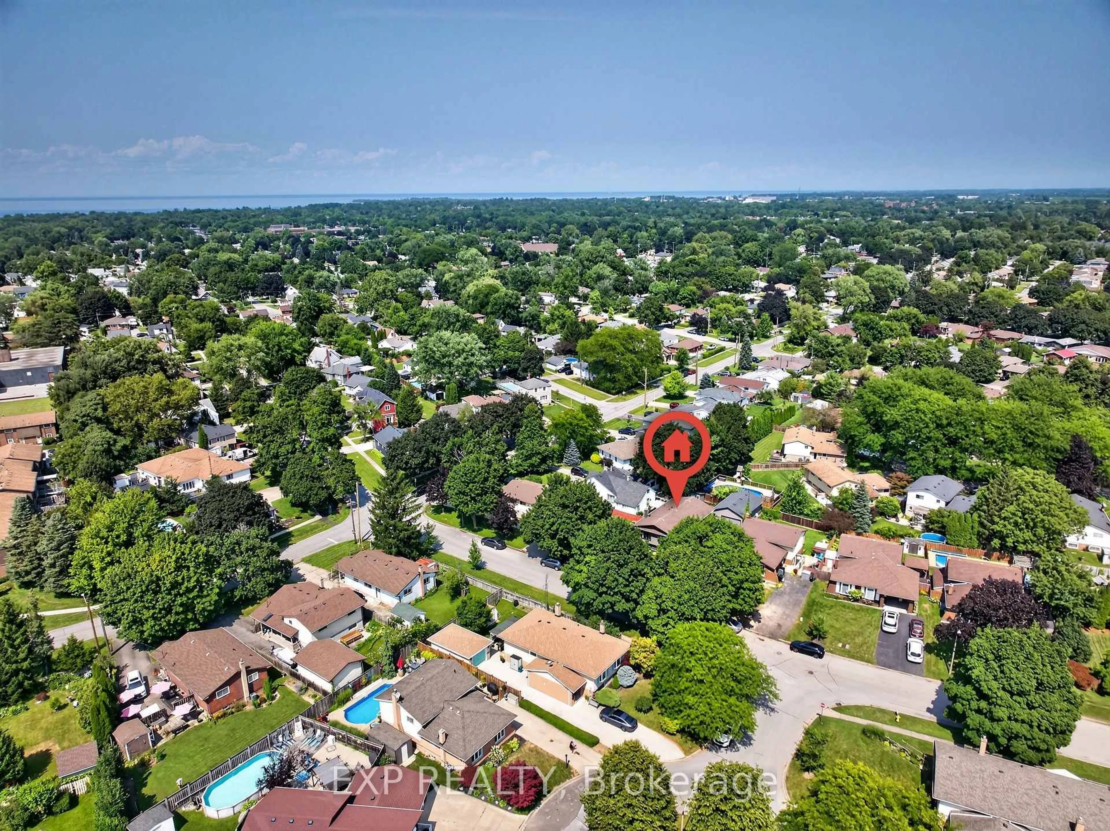 A pic from outside/outdoor area/front of a property/back of a property/a pic from drone, unknown for 63 Harcove St, St. Catharines Ontario L2N 6L9