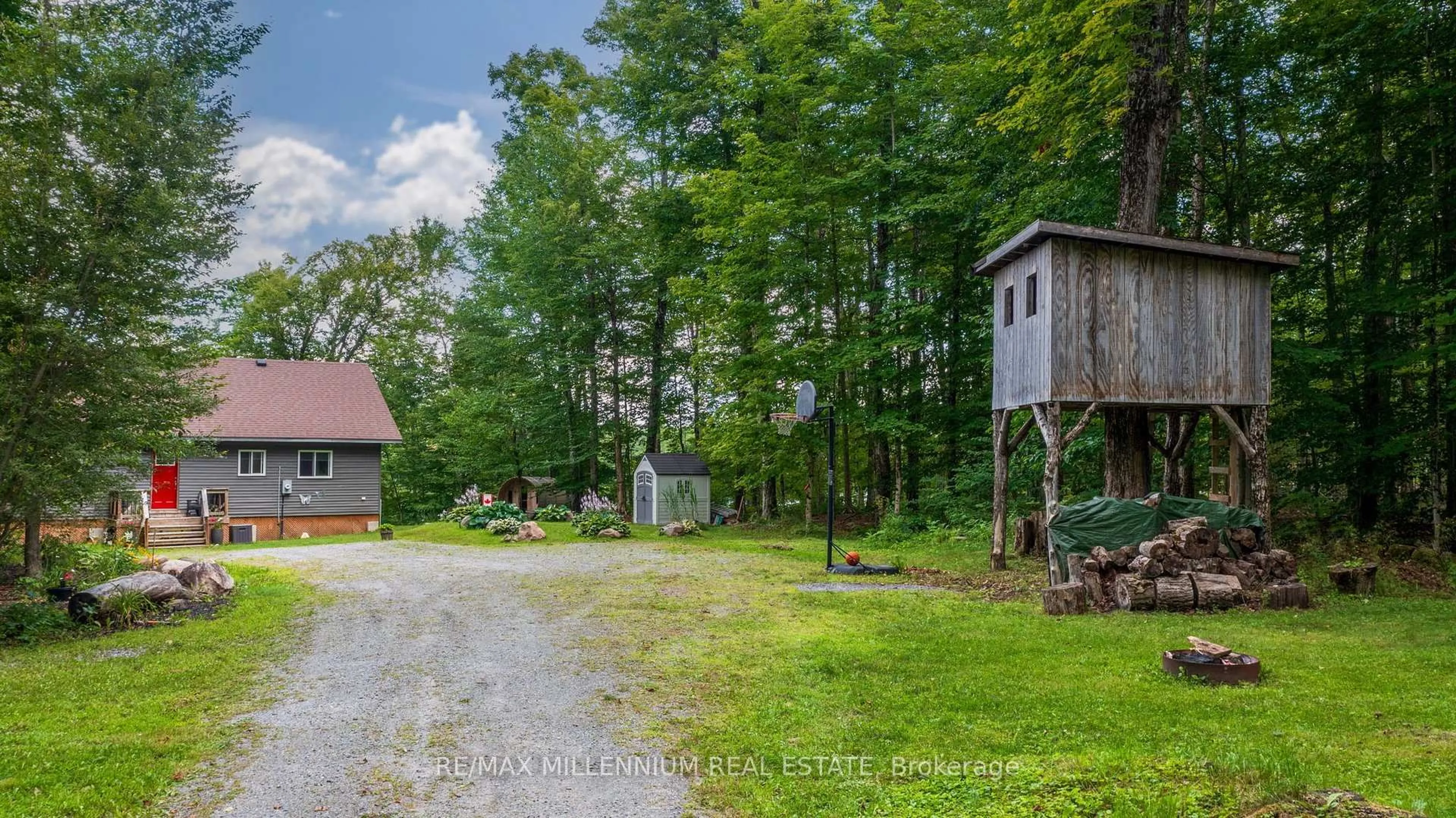 A pic from outside/outdoor area/front of a property/back of a property/a pic from drone, unknown for 29 Yellow Birch Rd, Georgian Bay Ontario P0H 1C0