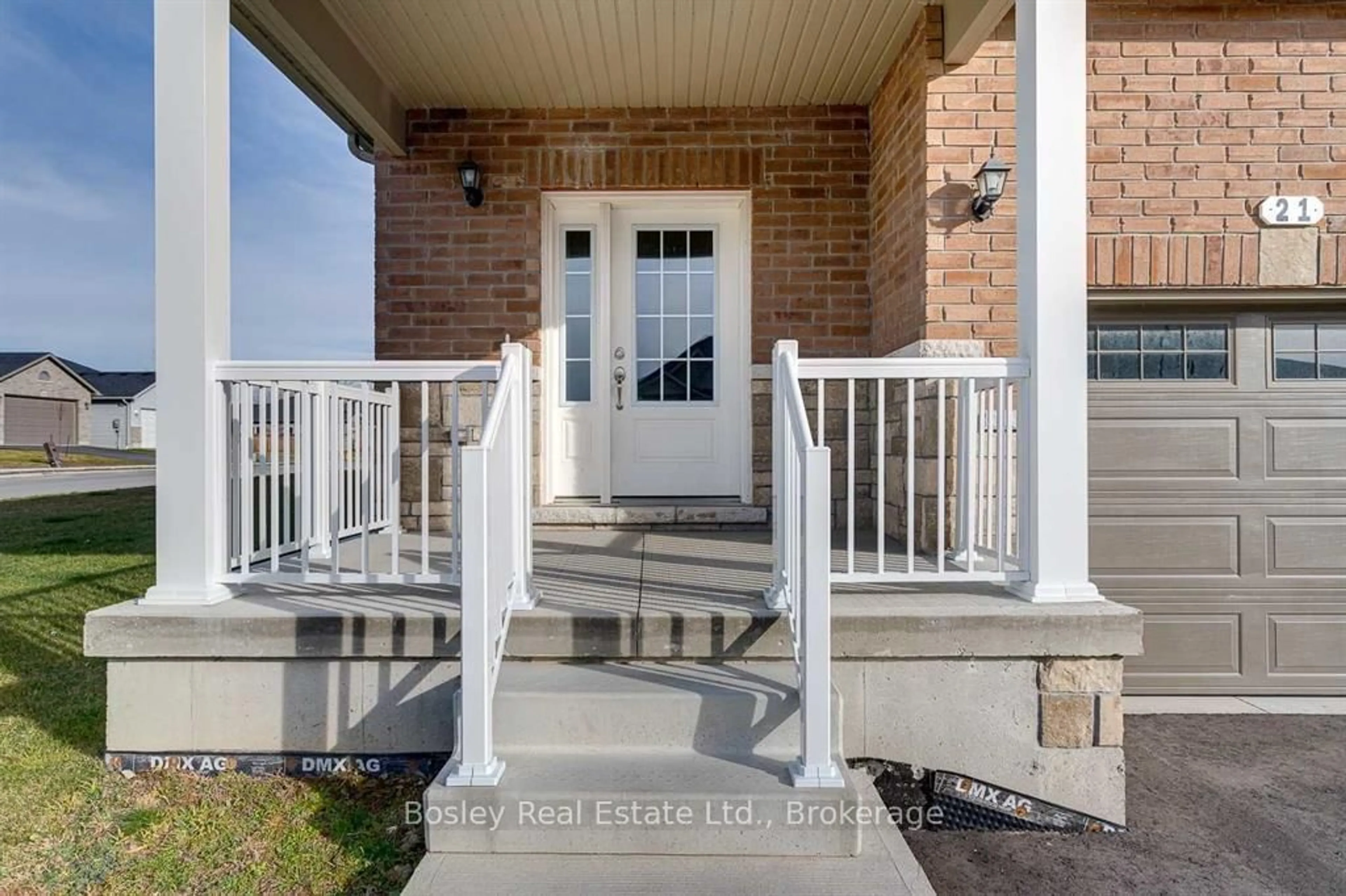 Indoor entryway for 21 Tolman St, Brighton Ontario K0K 1H0