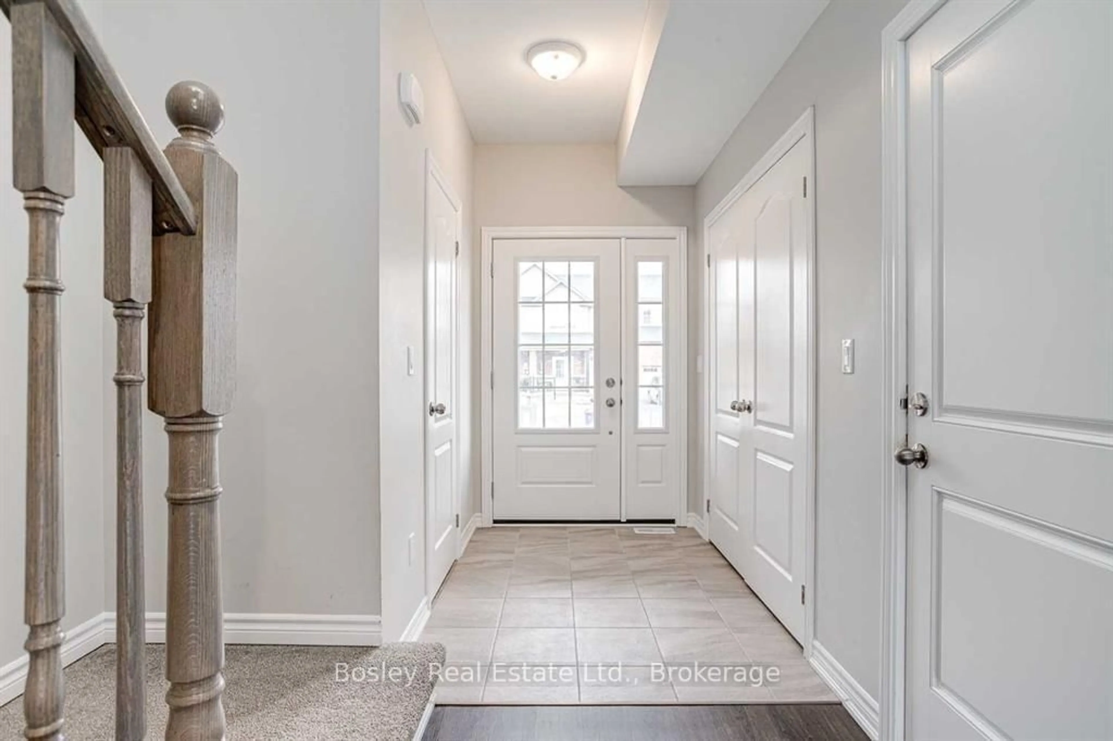 Indoor entryway for 19 Tolman St, Brighton Ontario K0K 1H0