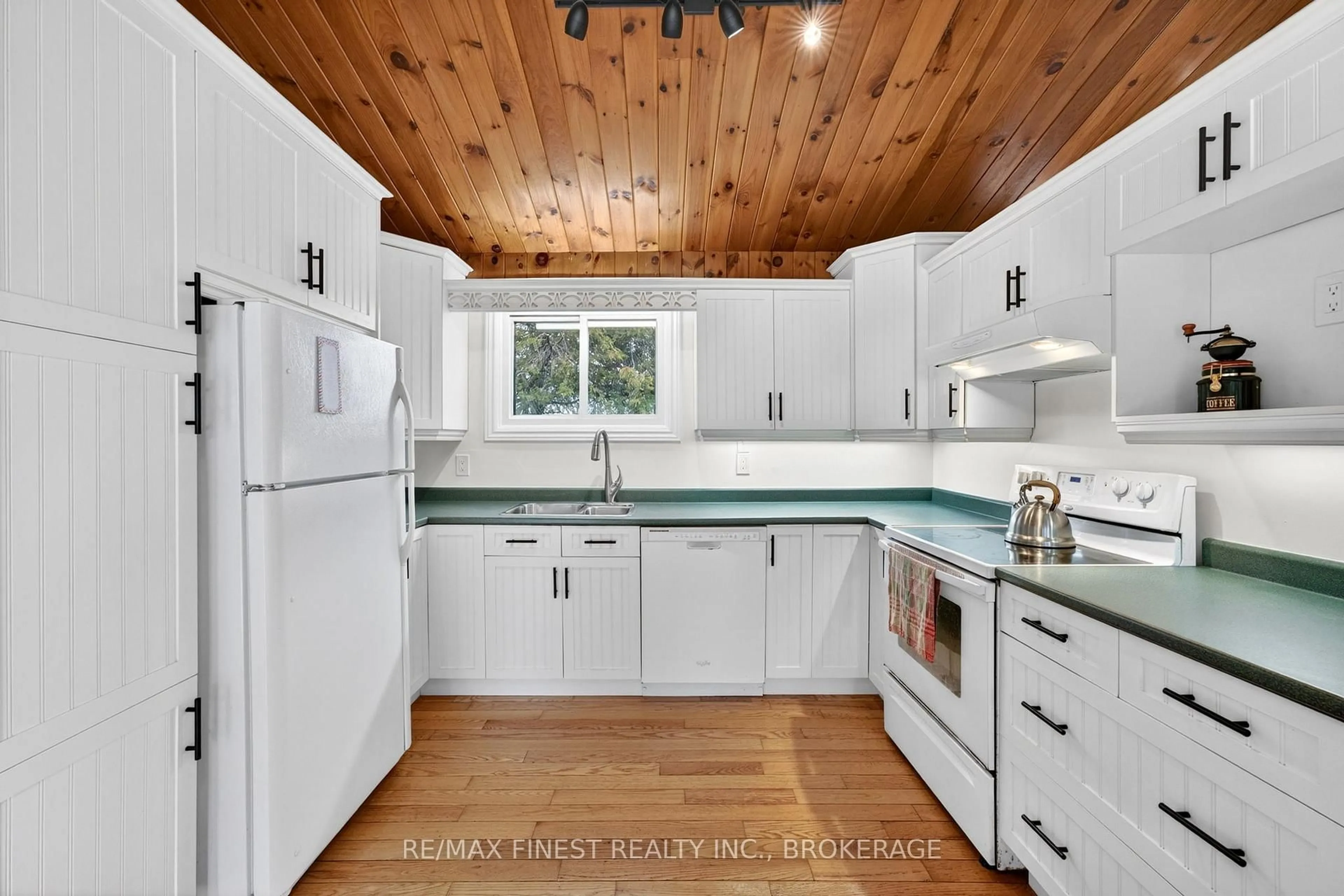 Open concept kitchen, unknown for 8 Sunrise Crt, Prince Edward County Ontario K8N 4Z7