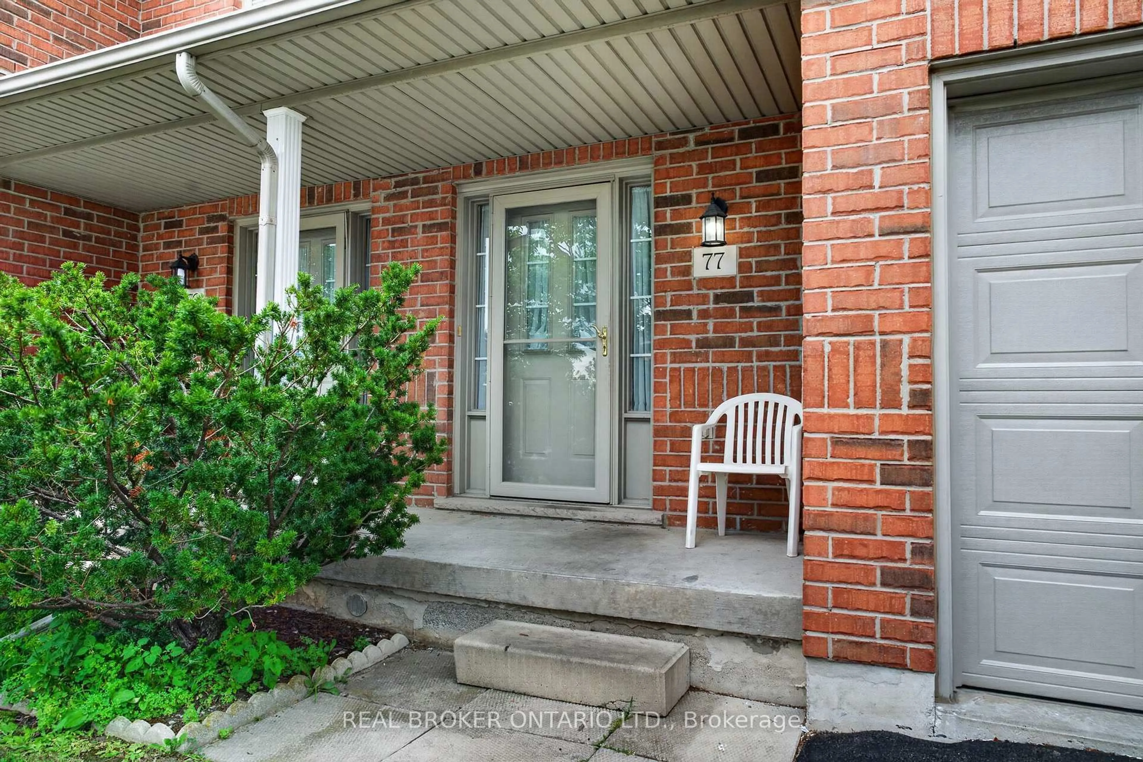 Indoor entryway for 800 Paramount Dr #77, Hamilton Ontario L8J 3V9