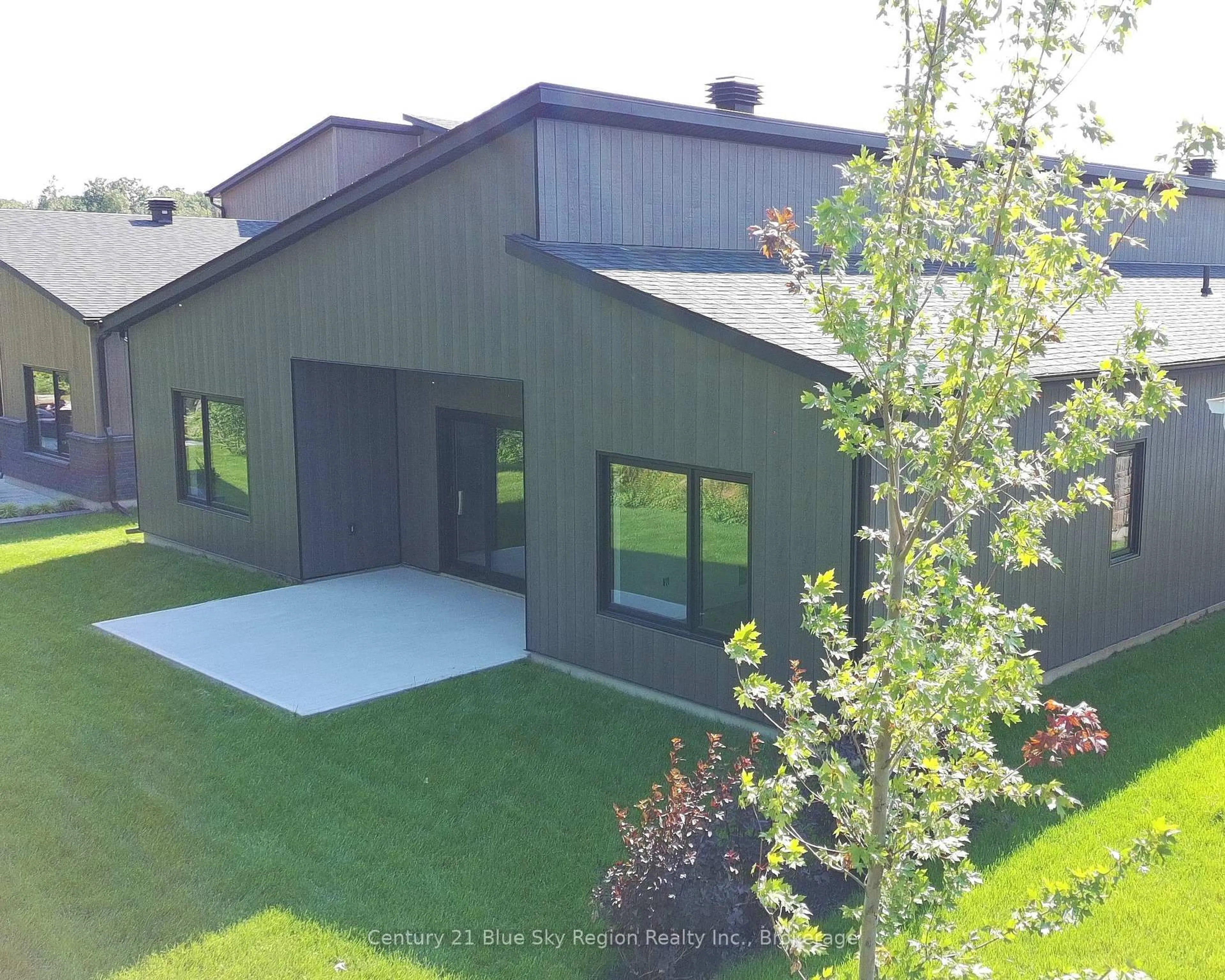 A pic from outside/outdoor area/front of a property/back of a property/a pic from drone, building for 38 Katie Ann Cres, North Bay Ontario P1C 1M8
