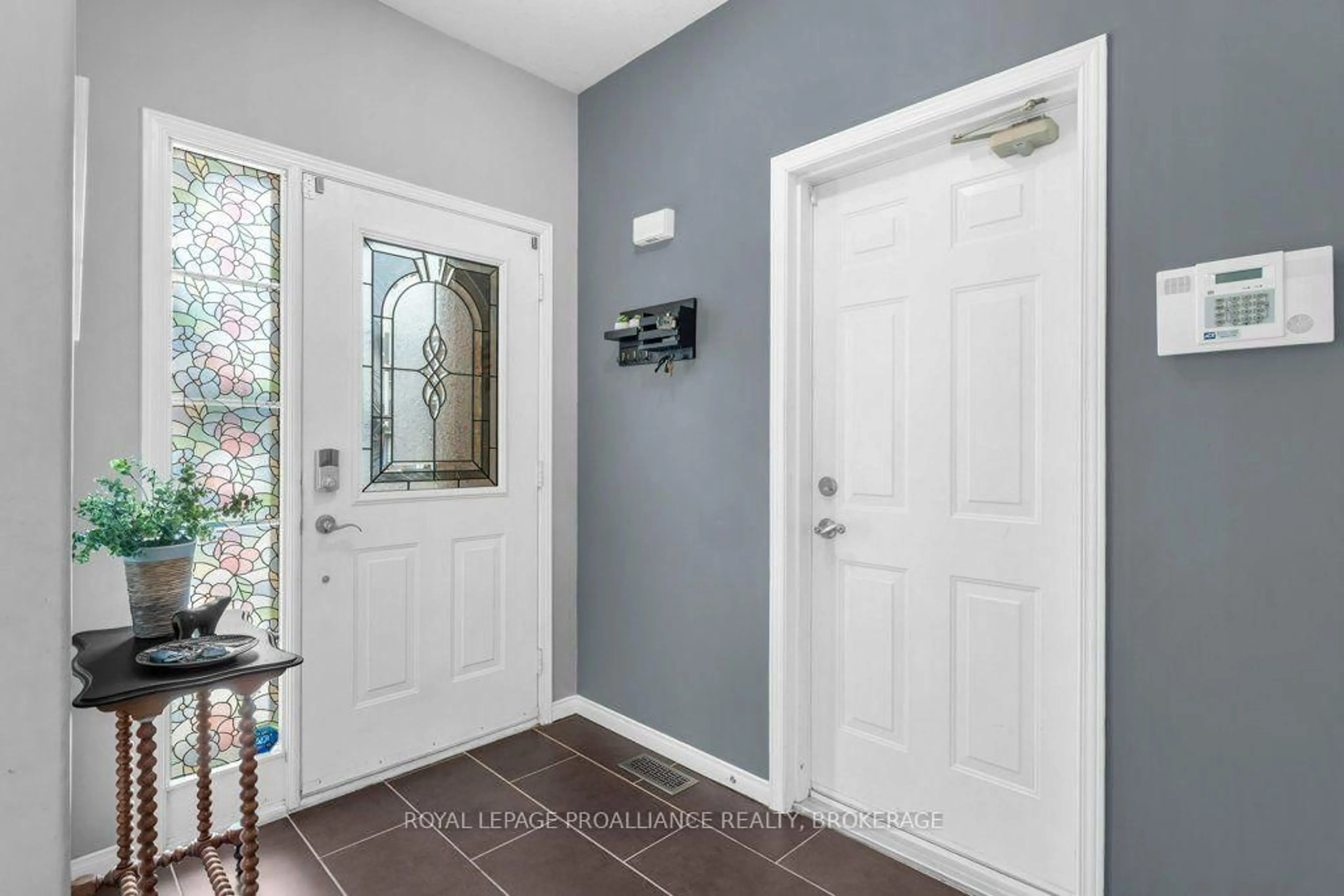 Indoor entryway for 138 Dalgleish Ave, Kingston Ontario K7K 7E3