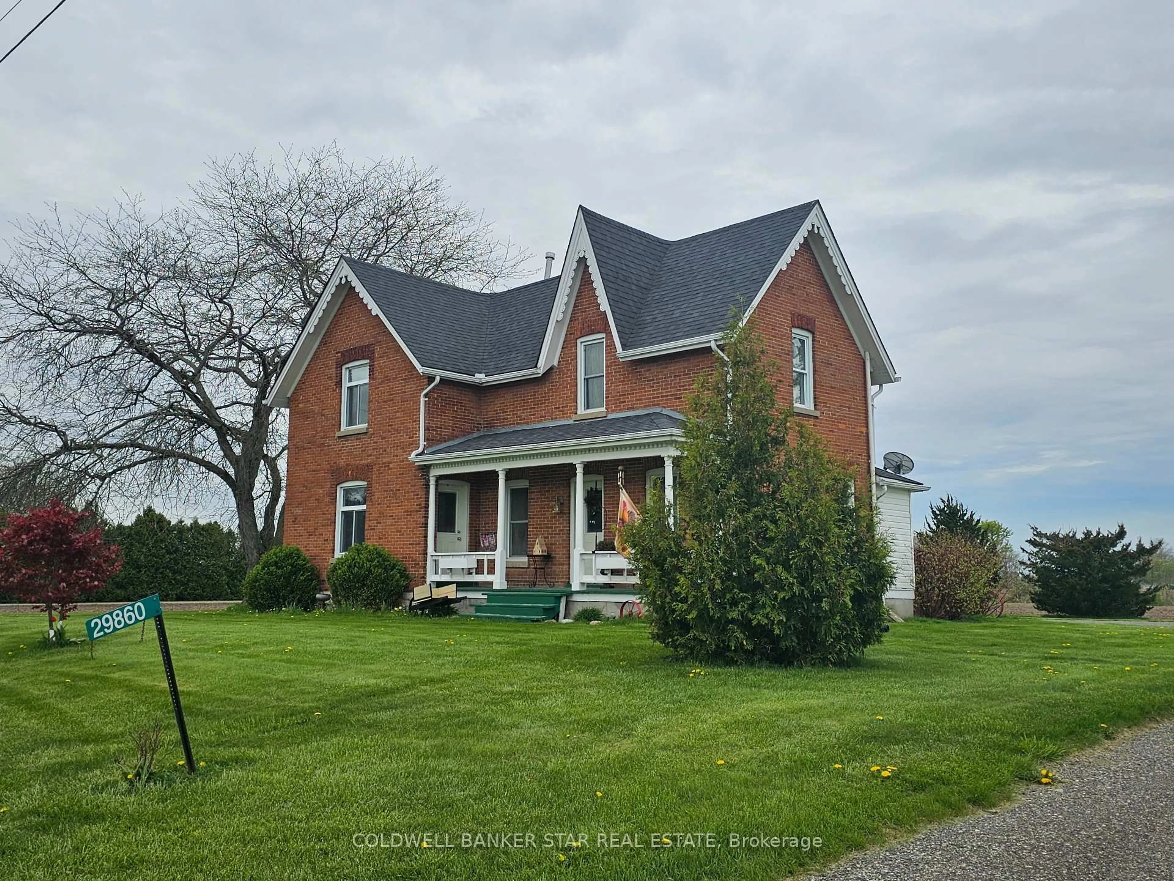 A pic from outside/outdoor area/front of a property/back of a property/a pic from drone, unknown for 29860 Irish School Rd, Chatham-Kent Ontario N0P 1M0