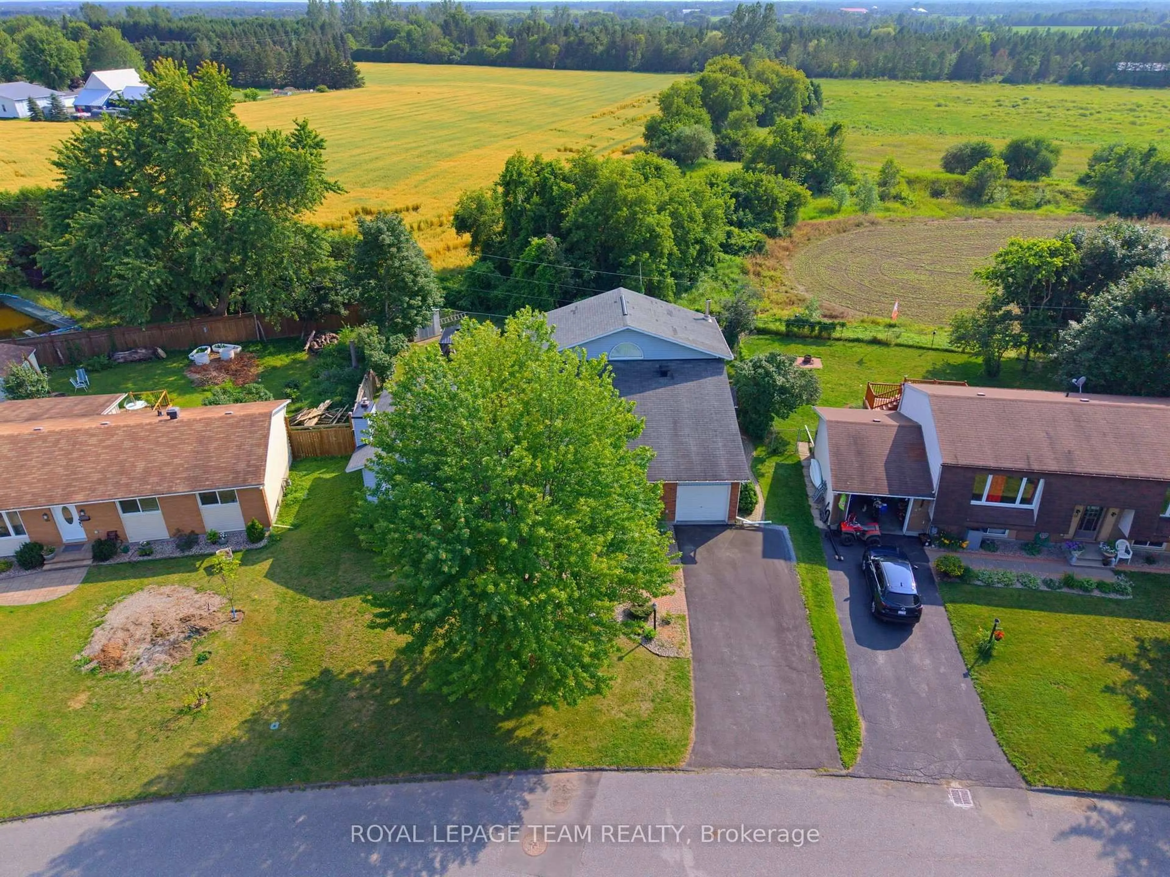 A pic from outside/outdoor area/front of a property/back of a property/a pic from drone, unknown for 49 Owlshead Rd, Munster Ontario K0A 3P0