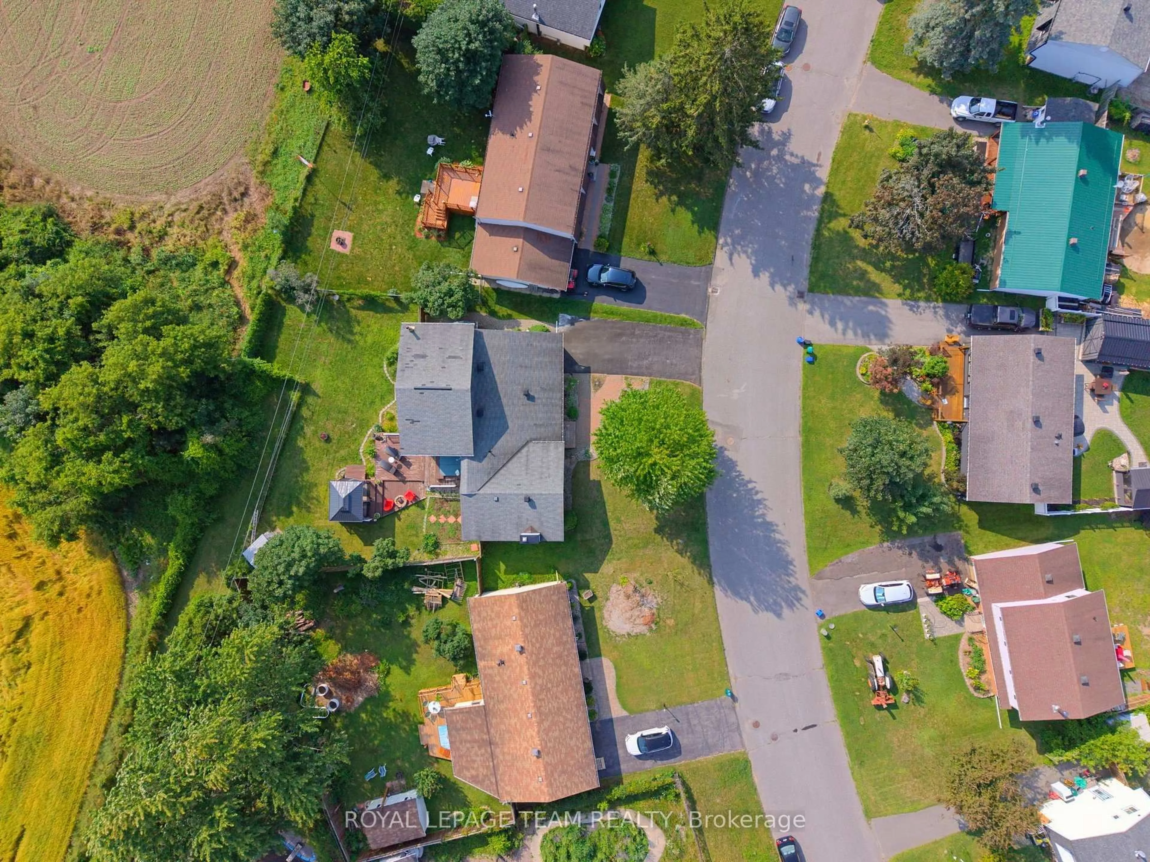 A pic from outside/outdoor area/front of a property/back of a property/a pic from drone, street for 49 Owlshead Rd, Munster Ontario K0A 3P0