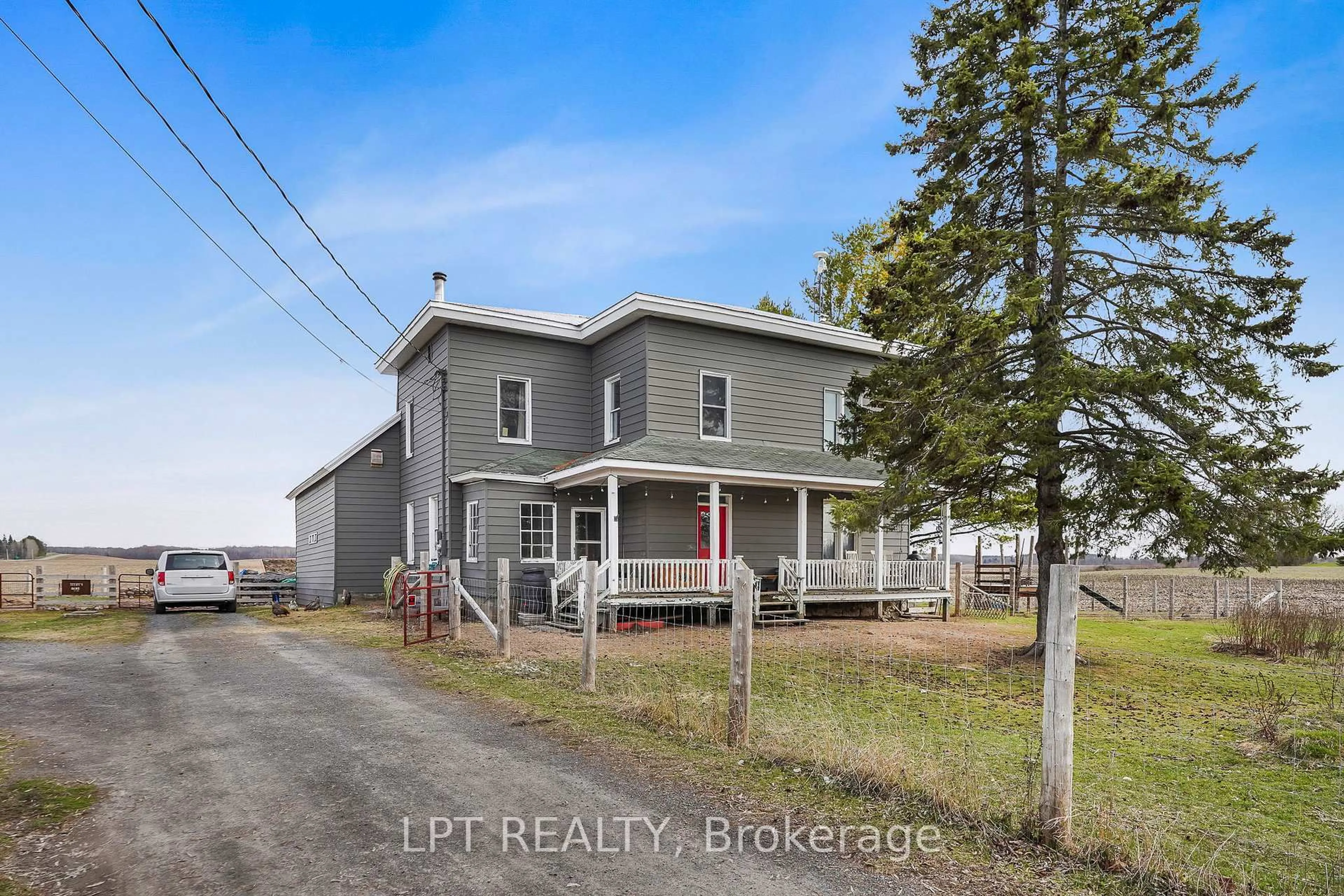 A pic from outside/outdoor area/front of a property/back of a property/a pic from drone, unknown for 21630 Laggan-Glenelg Rd, North Glengarry Ontario K0B 1E0