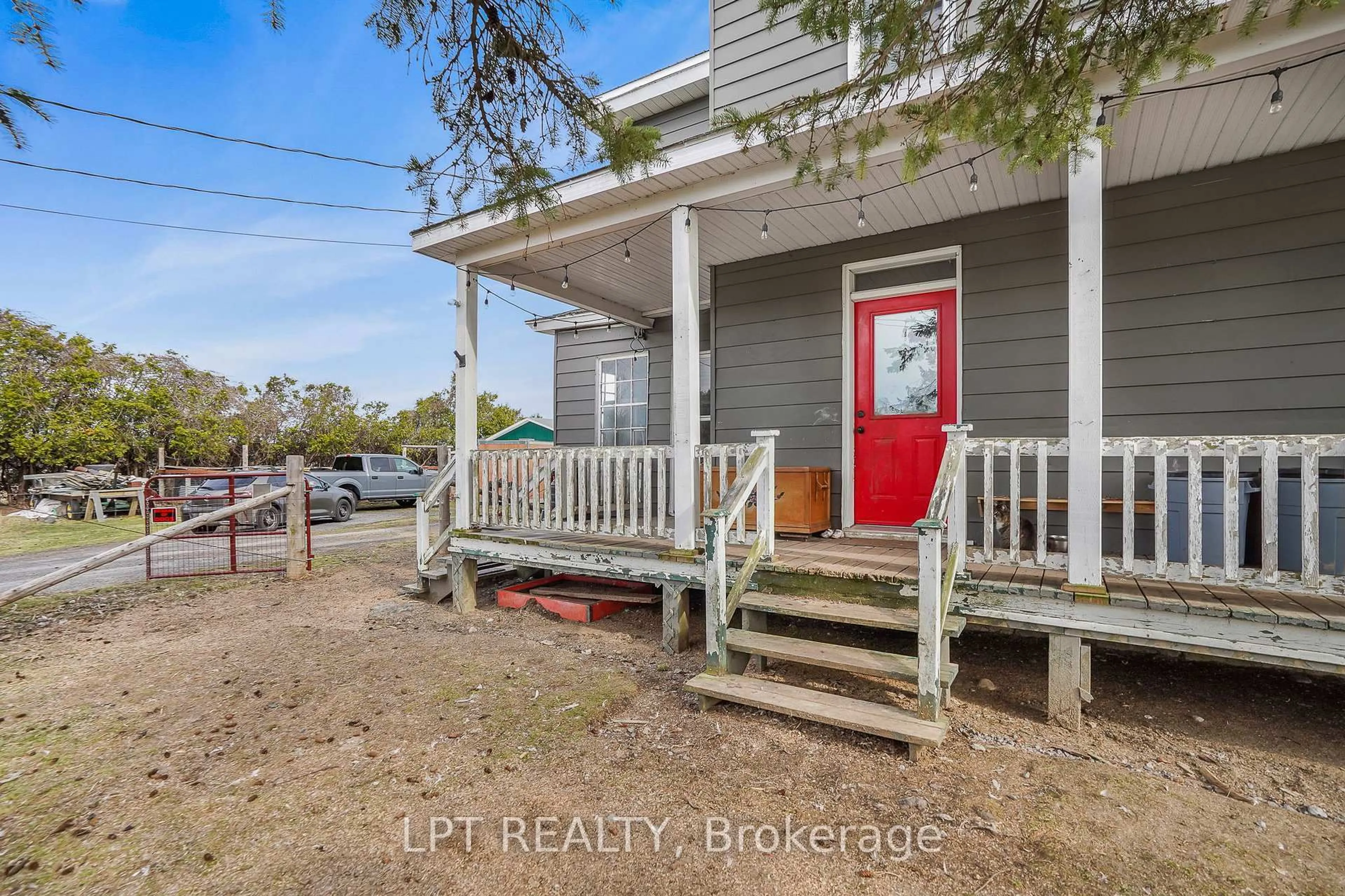 A pic from outside/outdoor area/front of a property/back of a property/a pic from drone, street for 21630 Laggan-Glenelg Rd, North Glengarry Ontario K0B 1E0