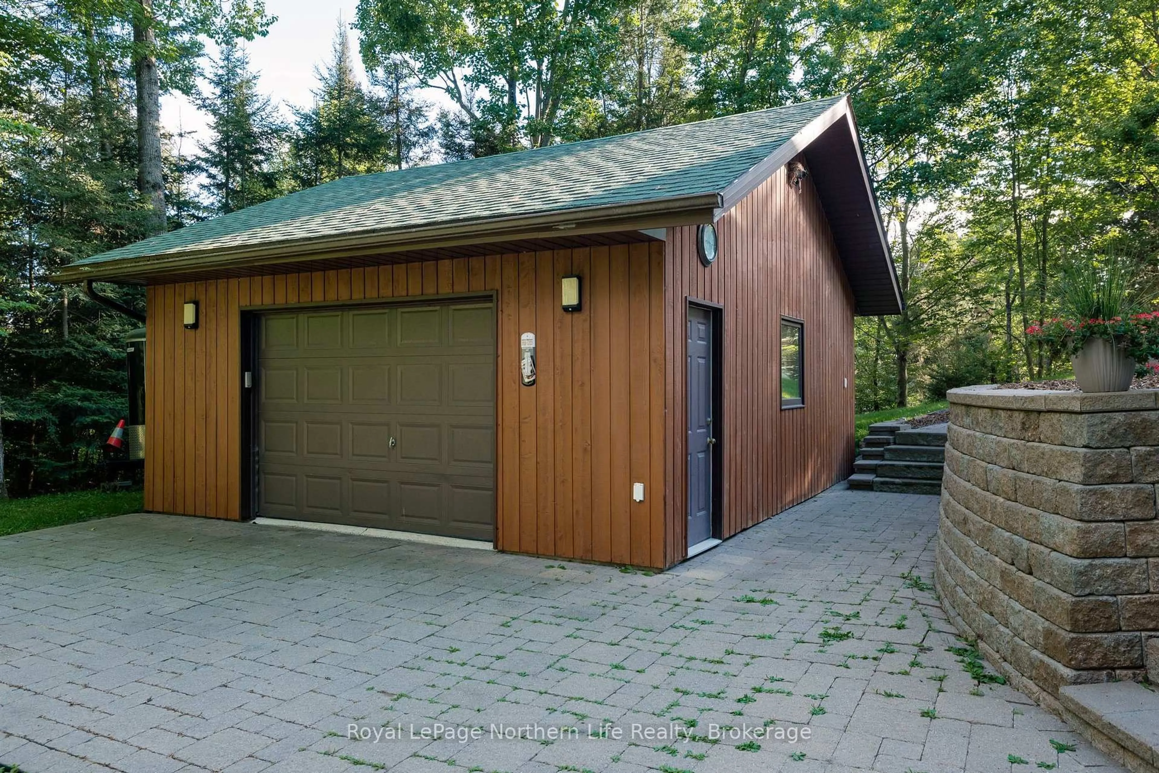 Indoor garage for 41 Pebble Beach Dr, Callander Ontario P0H 1H0