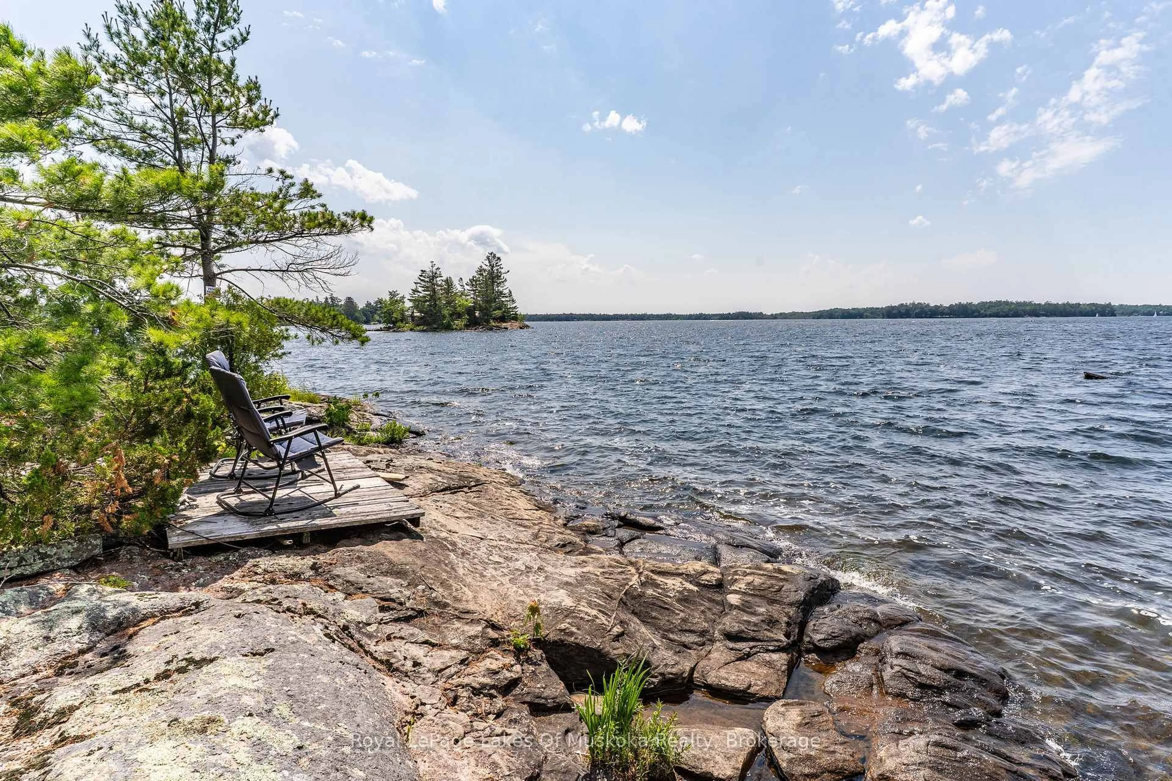 Patio, water/lake/river/ocean view for 1 Island 2SL Island, Gravenhurst Ontario P1P 1R1