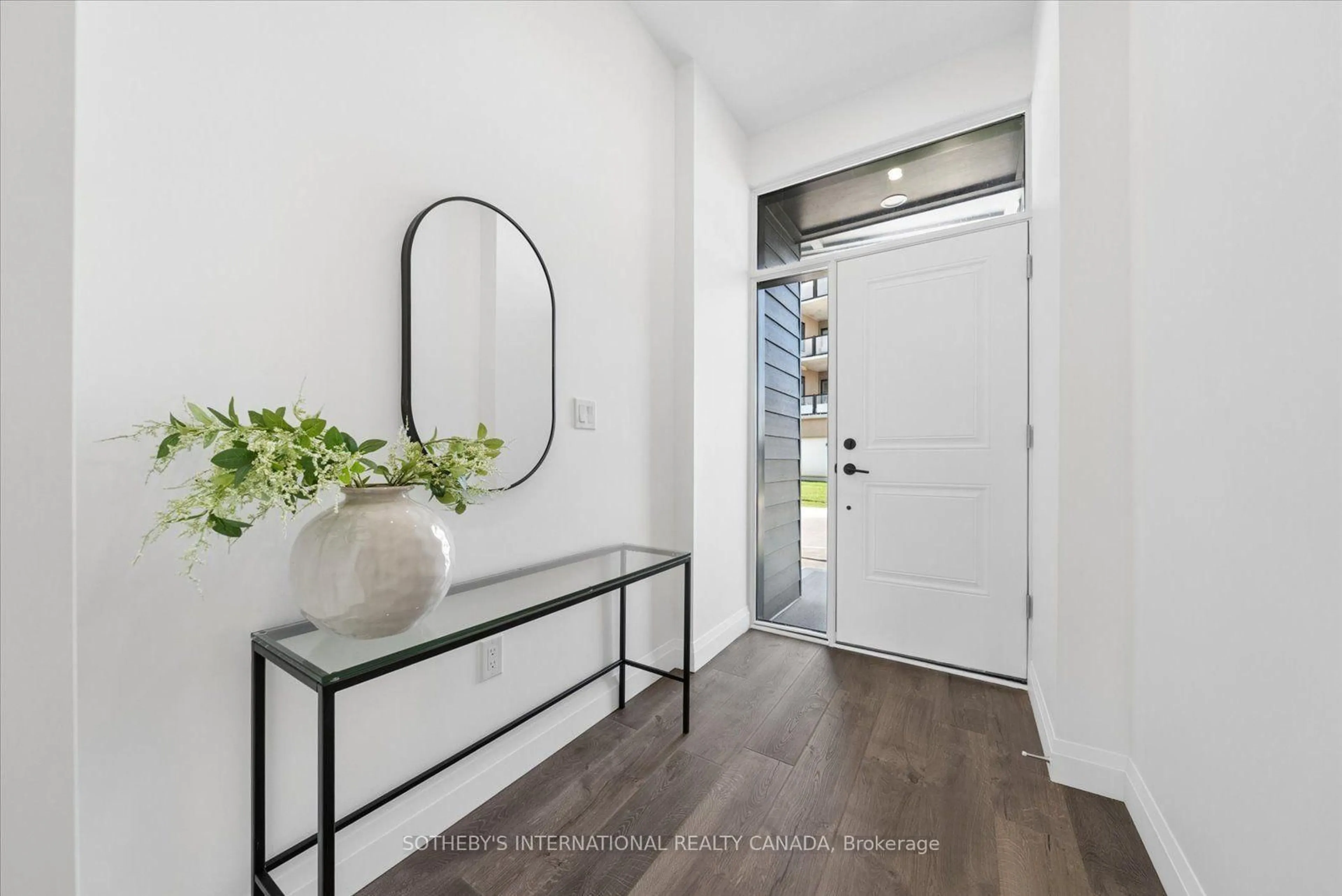 Indoor entryway for 19 West St N St #17, Kawartha Lakes Ontario K0M 1N0