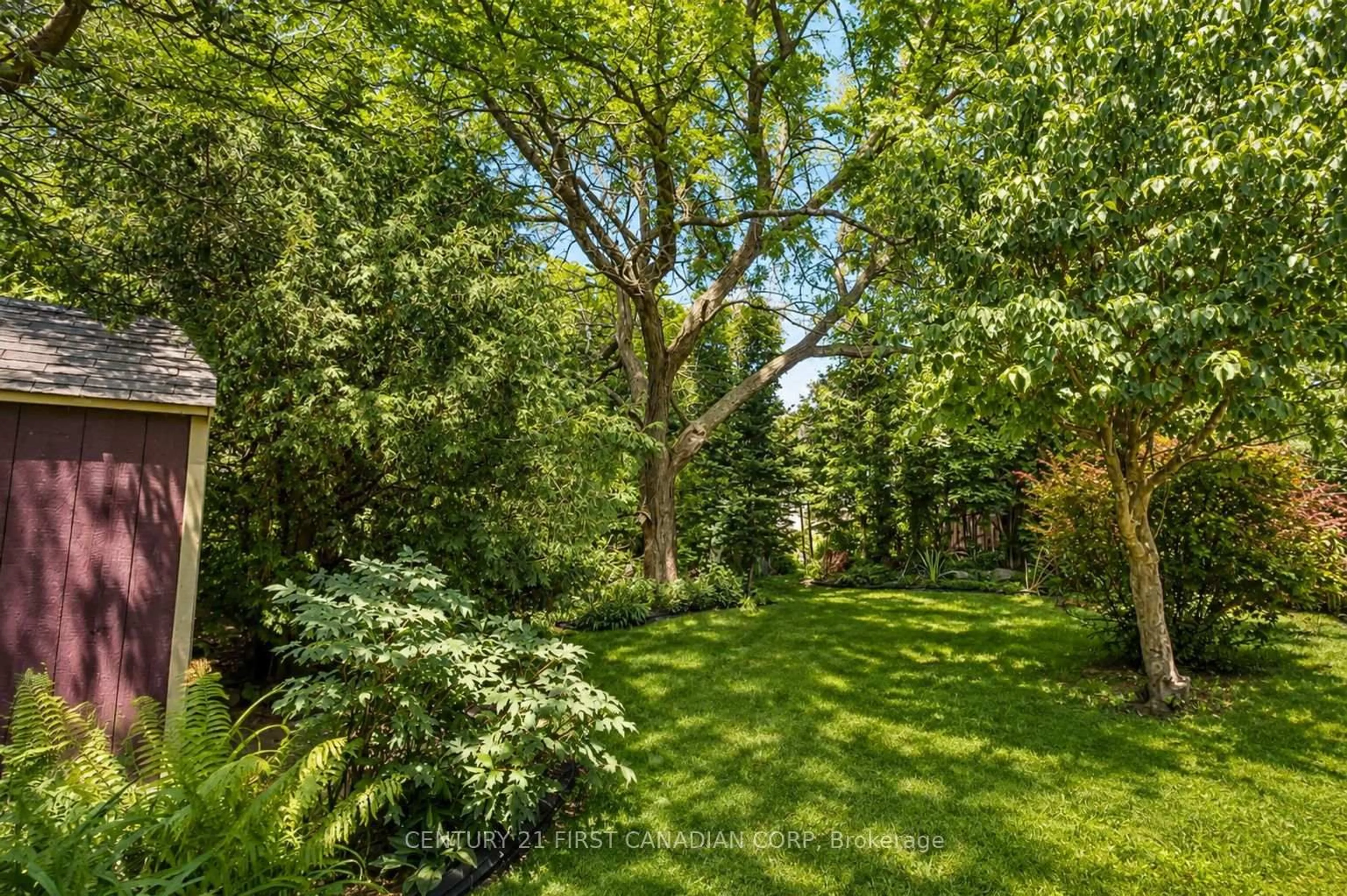 A pic from outside/outdoor area/front of a property/back of a property/a pic from drone, forest/trees view for 34 Speight Crt, London East Ontario N5V 3J3