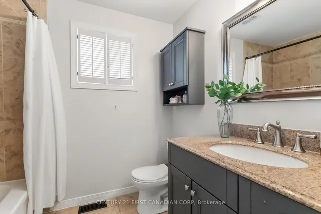 34 Speight Crt, London East 5