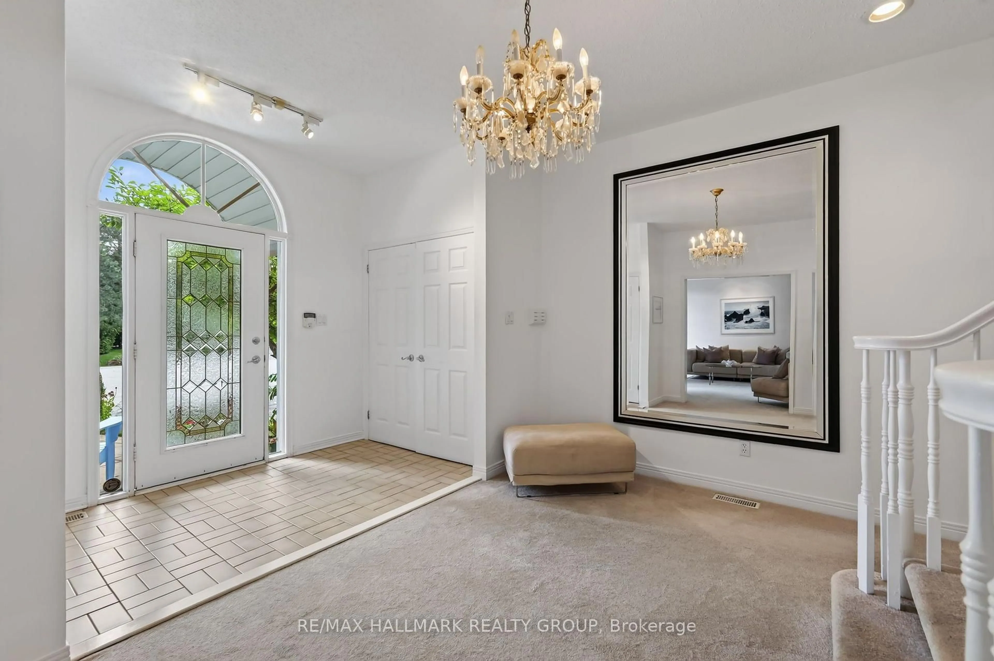 Indoor entryway for 9 Kintail Crt, Stittsville Ontario K2S 1G8