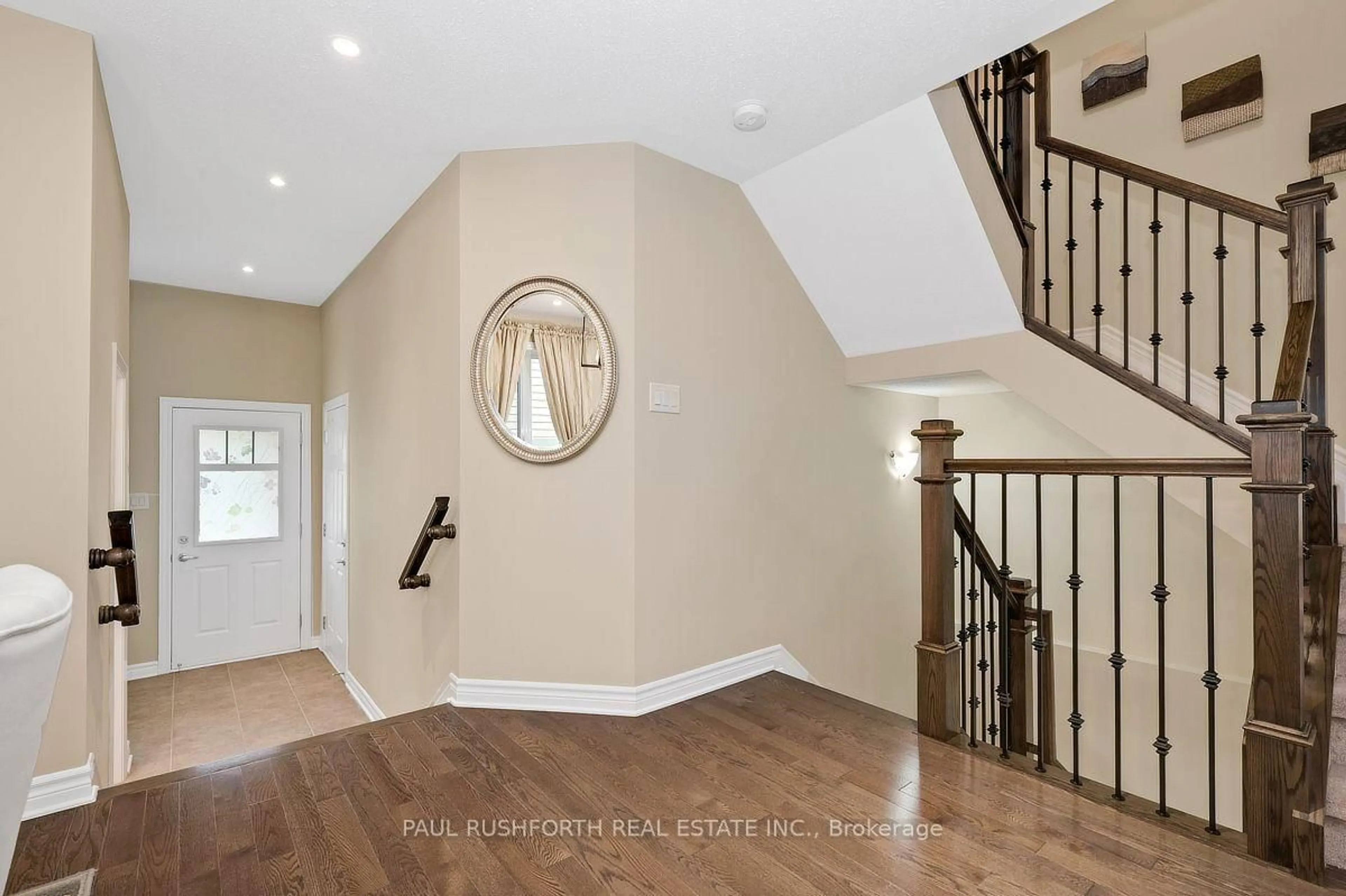 Indoor entryway for 117 Lerta Way, Ottawa Ontario K4A 0W5