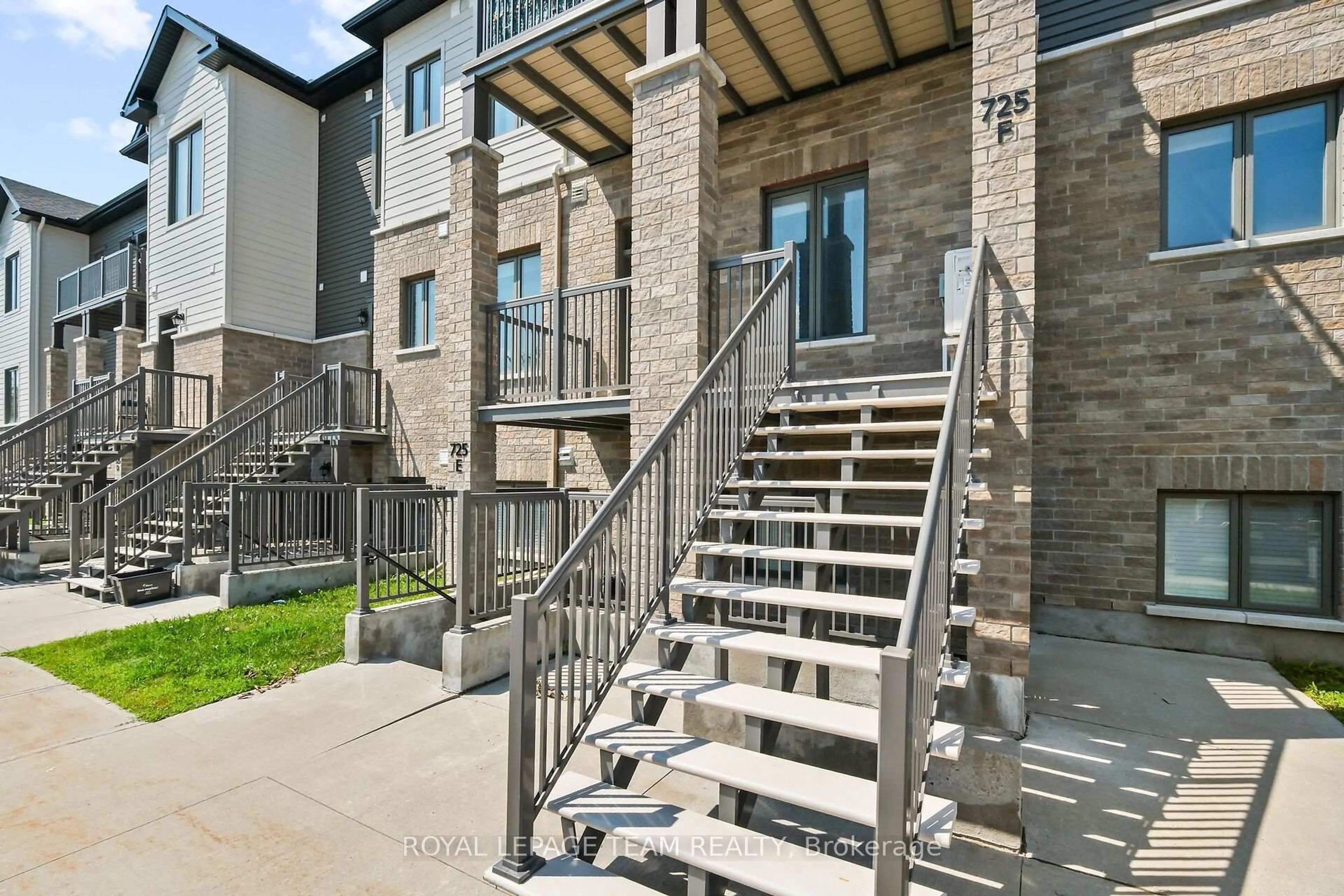 Unknown for 725 Dearborn Private #F, Ottawa Ontario K1T 0W4