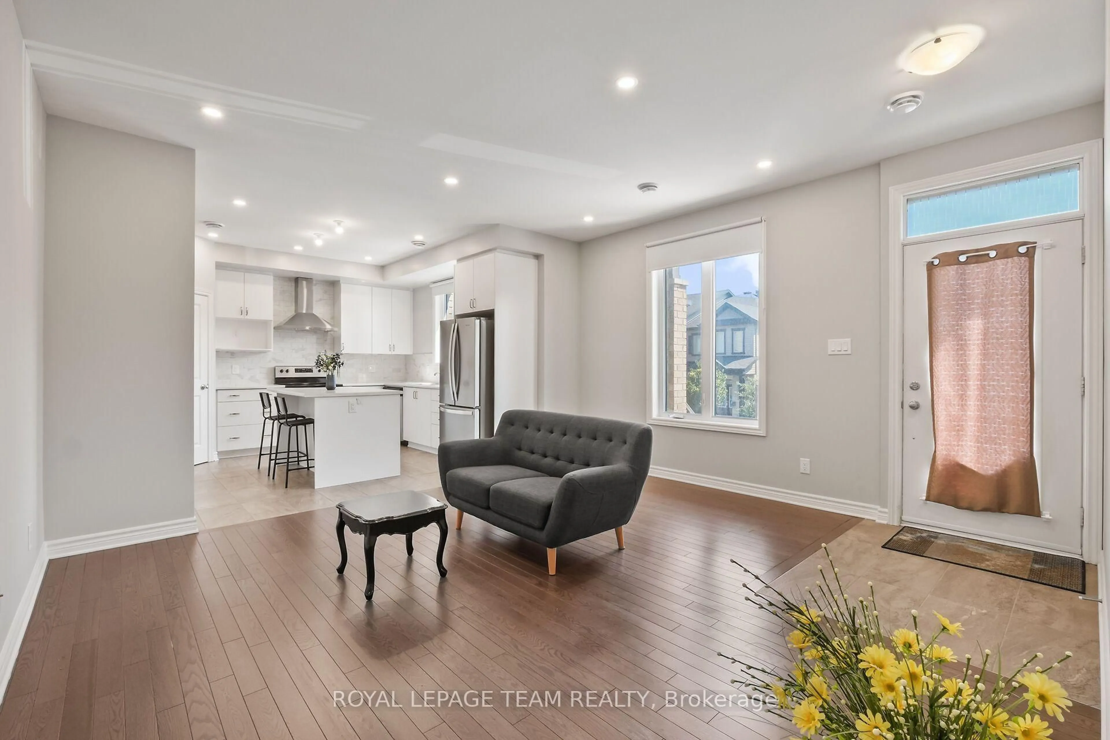 Open concept kitchen, unknown for 725 Dearborn Private #F, Ottawa Ontario K1T 0W4