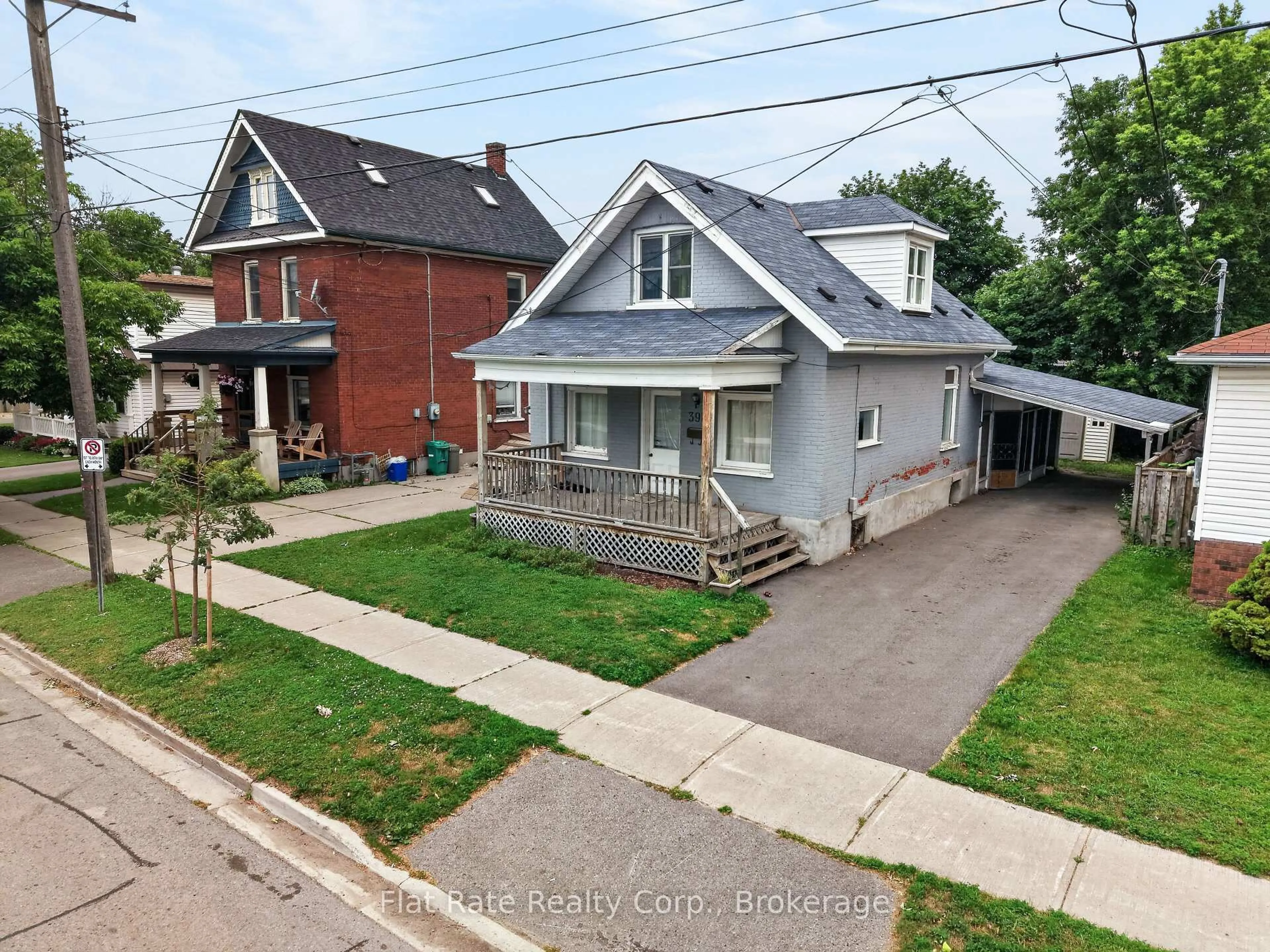 A pic from outside/outdoor area/front of a property/back of a property/a pic from drone, street for 398 EDISON Ave, Peterborough Ontario K9J 4G3