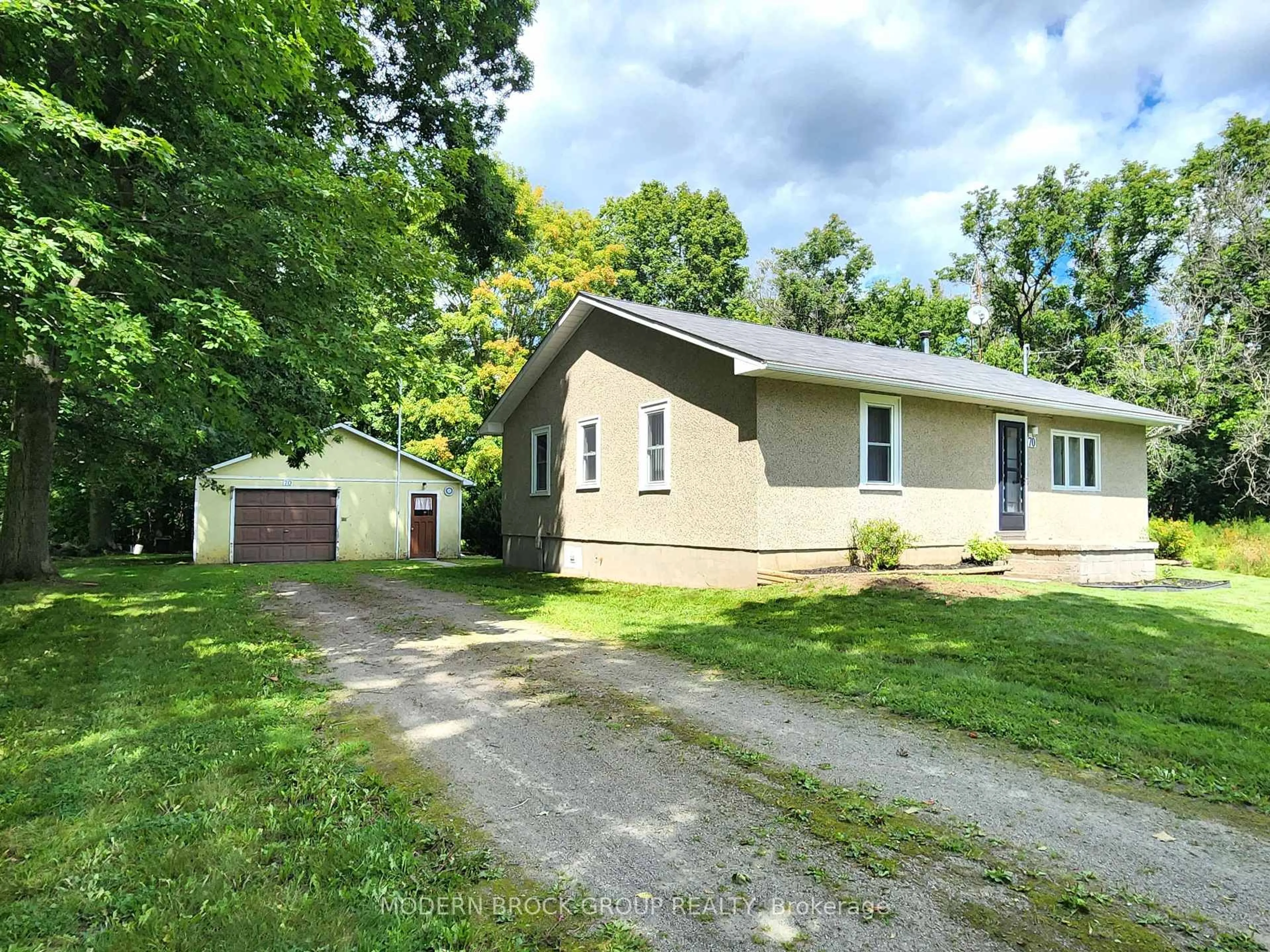 A pic from outside/outdoor area/front of a property/back of a property/a pic from drone, street for 70 Victoria Rd, Brockville Ontario K6V 5T4