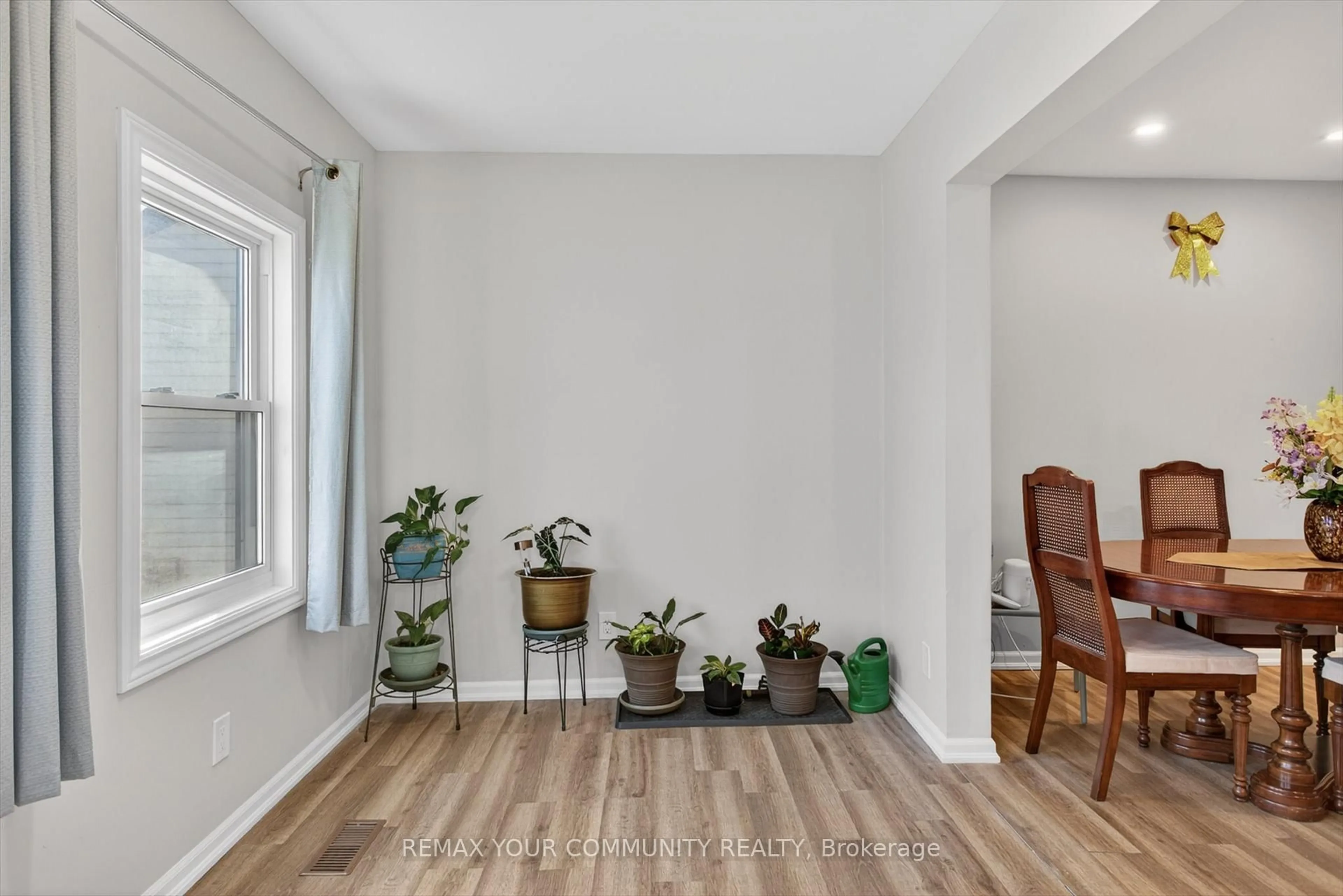 Indoor entryway for 426 Wolsely St, Peterborough Ontario K9H 5A5
