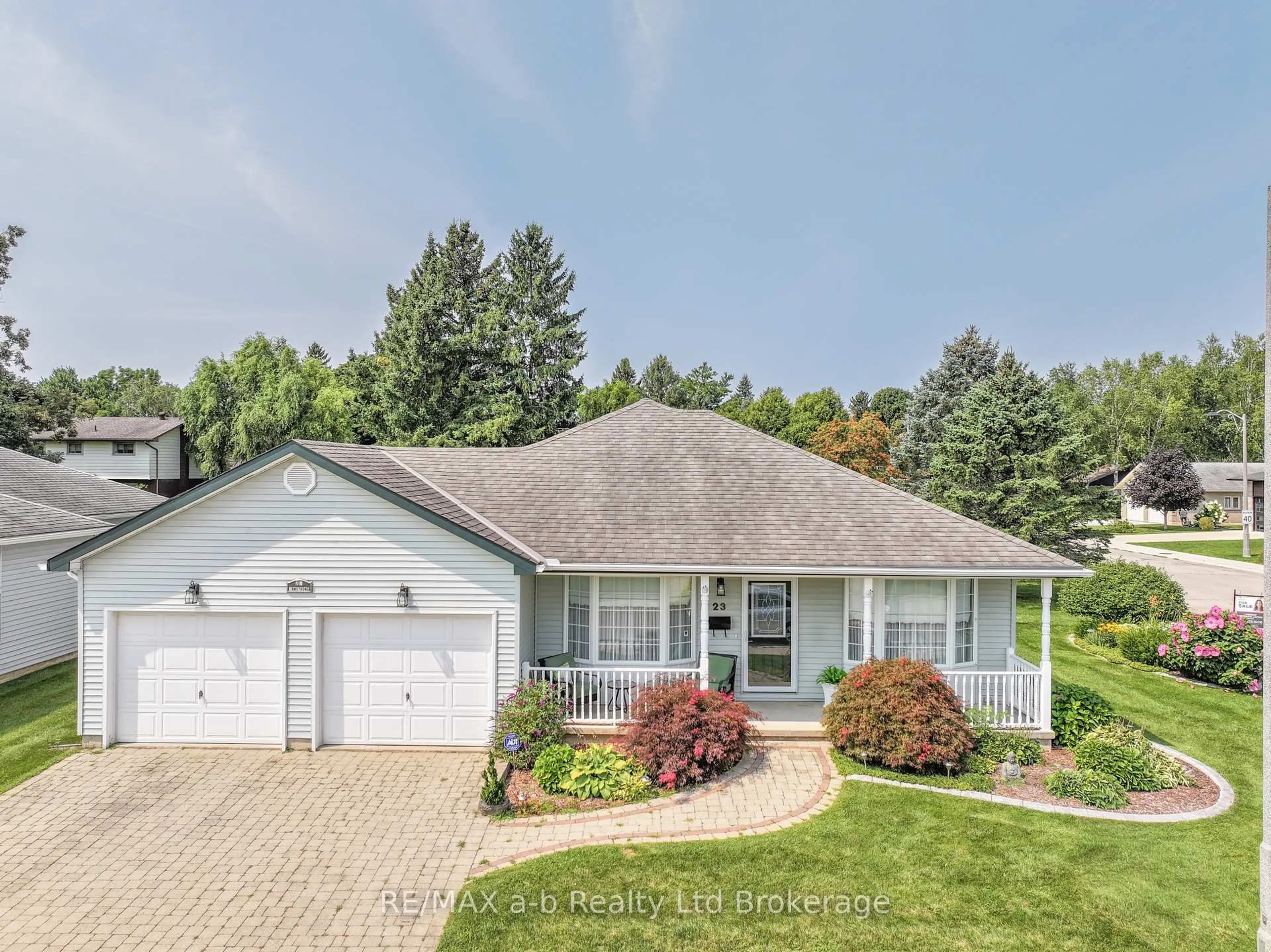 Home with vinyl exterior material, water/lake/river/ocean view for 23 Armstrong Dr, Tillsonburg Ontario N4G 5T3