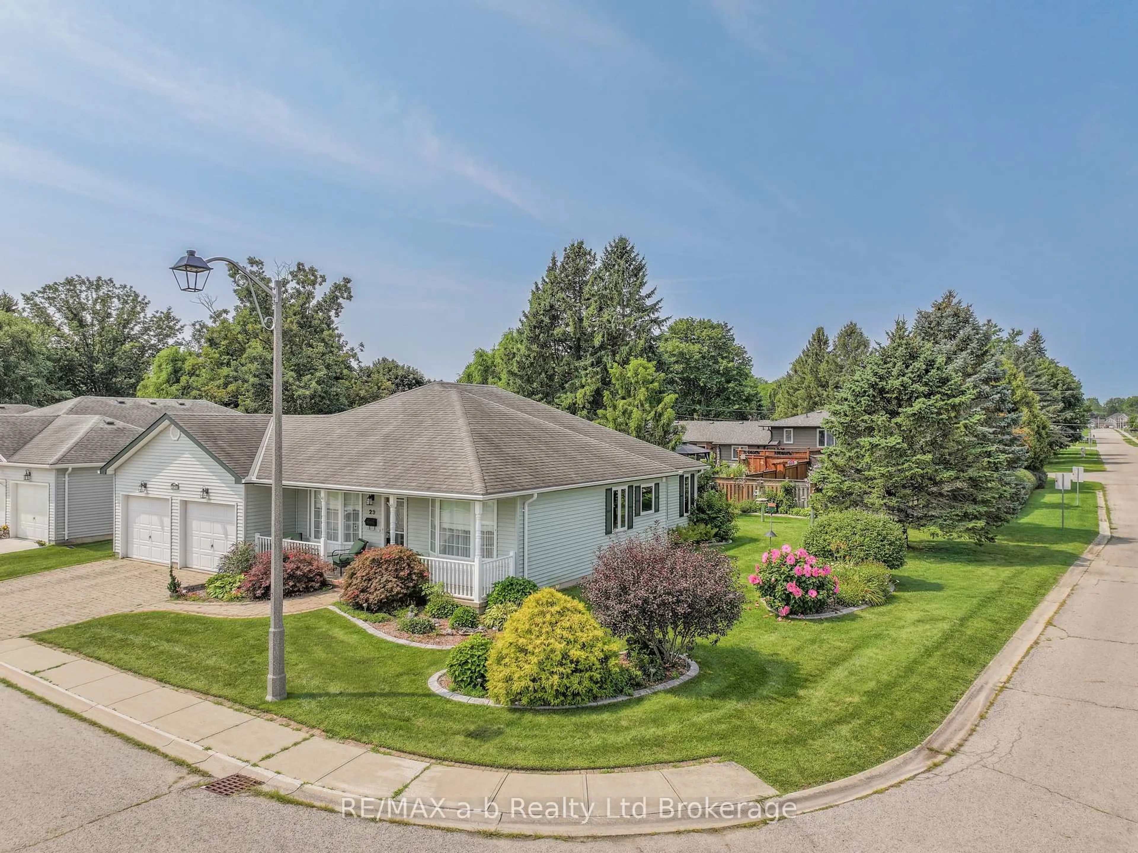 A pic from outside/outdoor area/front of a property/back of a property/a pic from drone, mountain view for 23 Armstrong Dr, Tillsonburg Ontario N4G 5T3