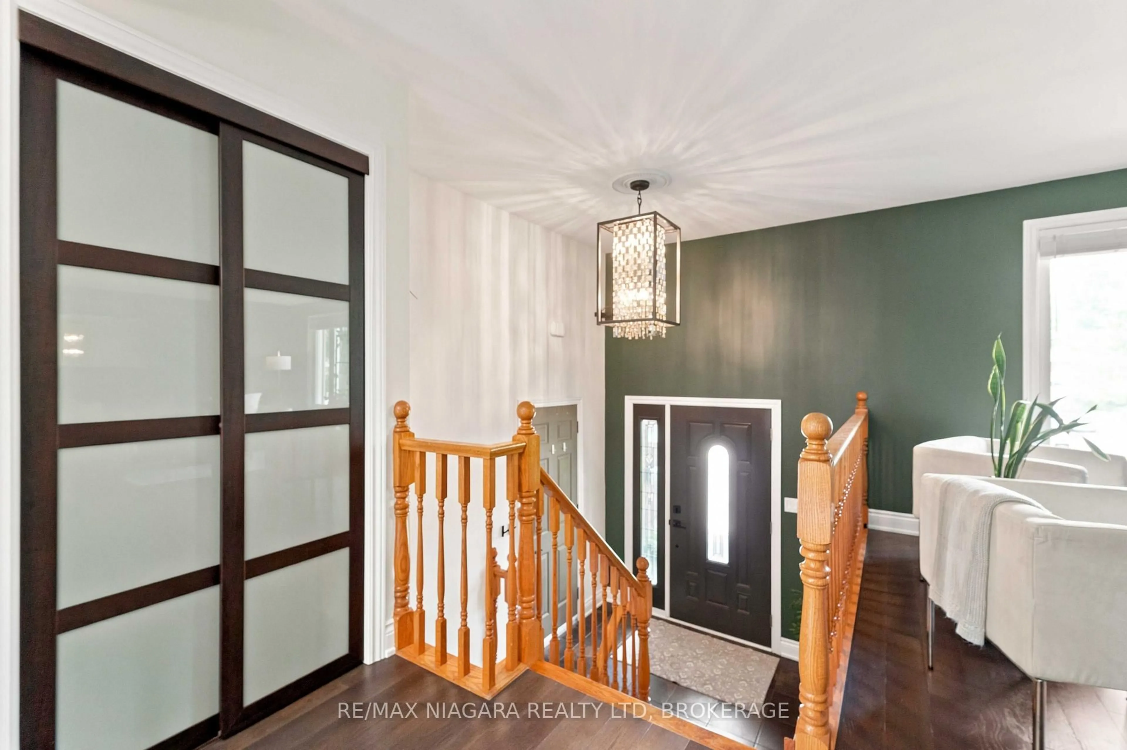 Indoor entryway for 71 Sumbler Rd, Welland Ontario L3C 3P1