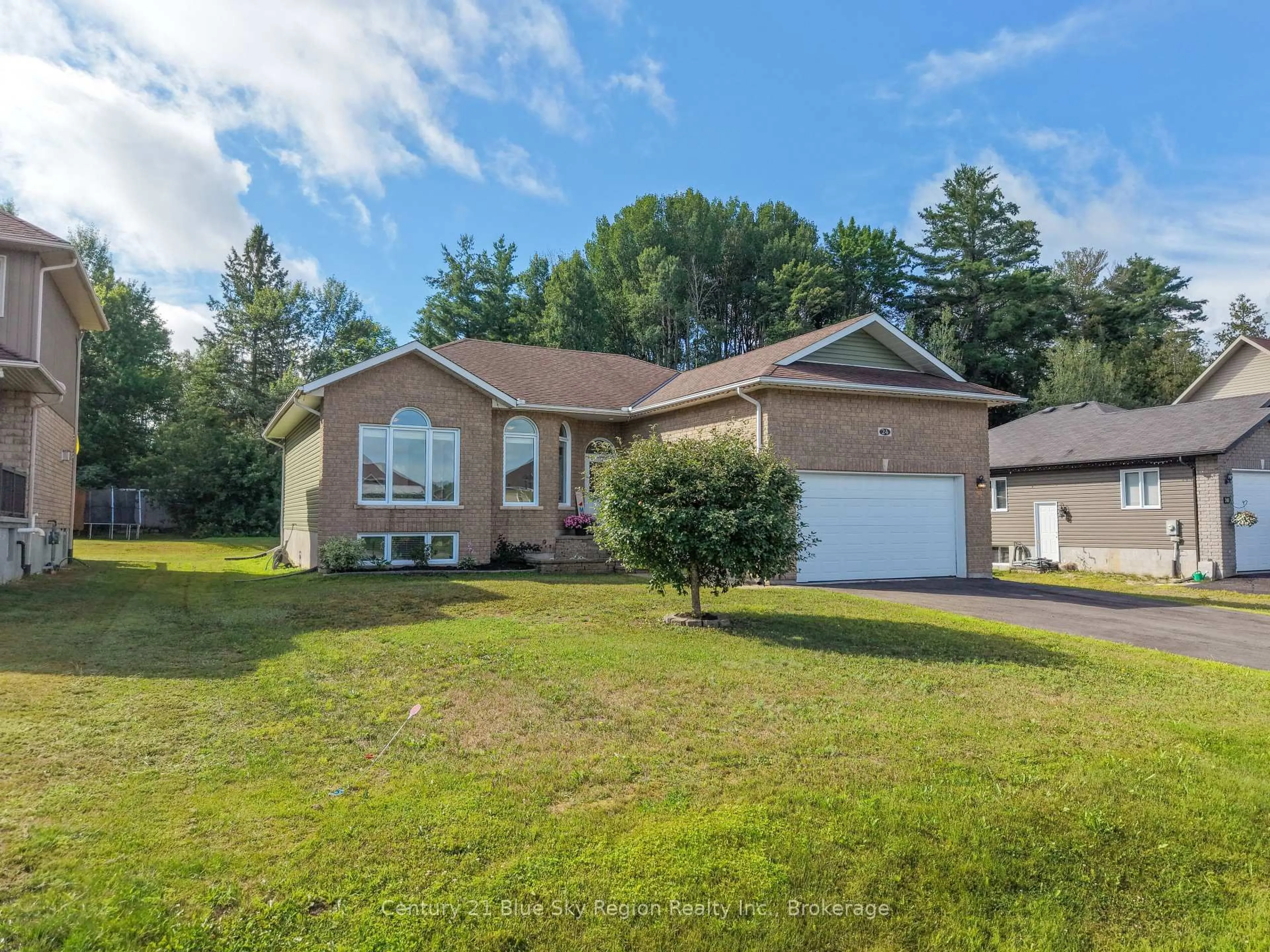 Home with vinyl exterior material, water/lake/river/ocean view for 24 Osprey Cres, Callander Ontario P0H 1H0