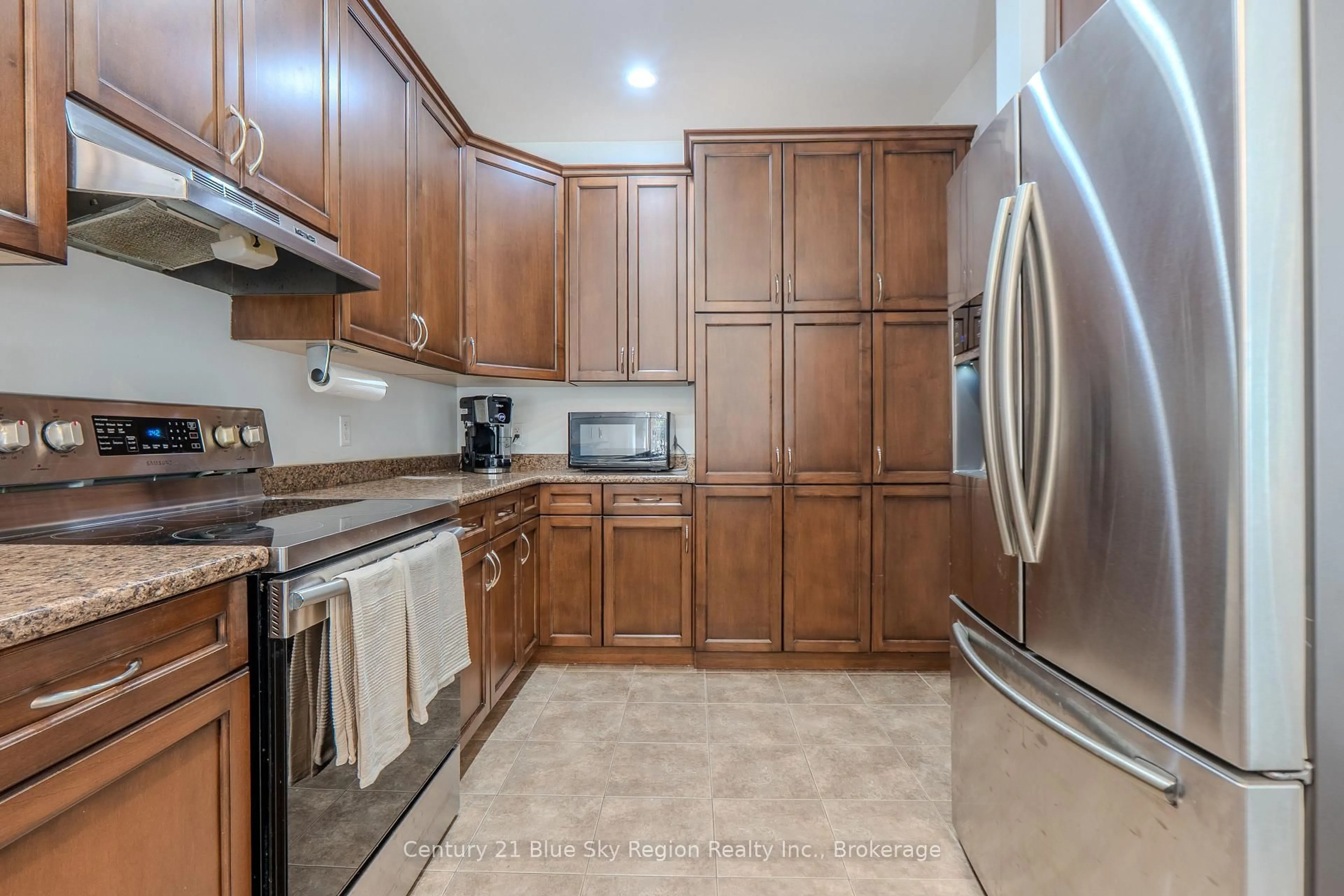 Standard kitchen, ceramic/tile floor for 24 Osprey Cres, Callander Ontario P0H 1H0